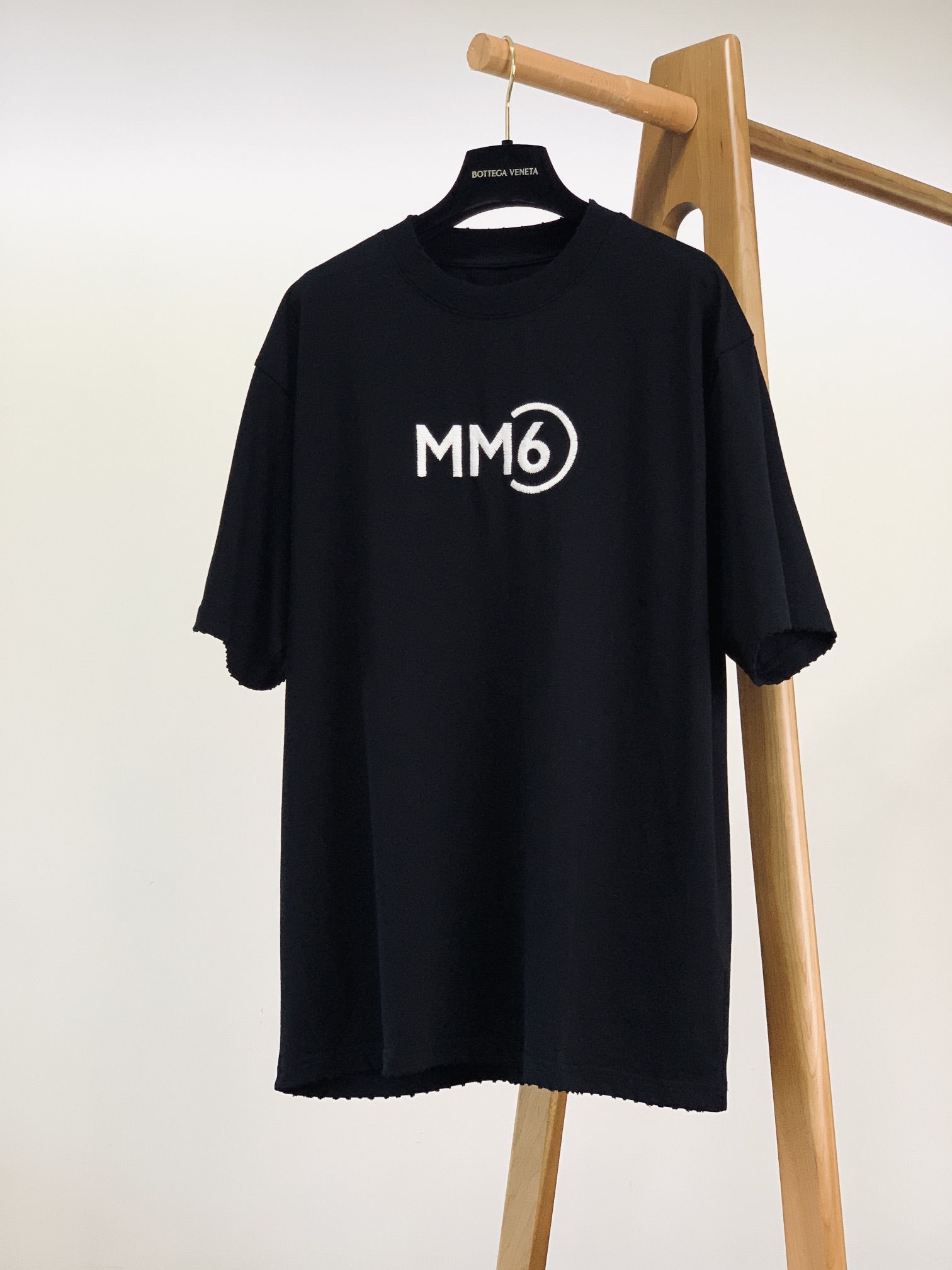 
Maison Margiela MM6 马丁马吉拉 2025SS春夏新品 
限定款T恤，以排山倒海之势