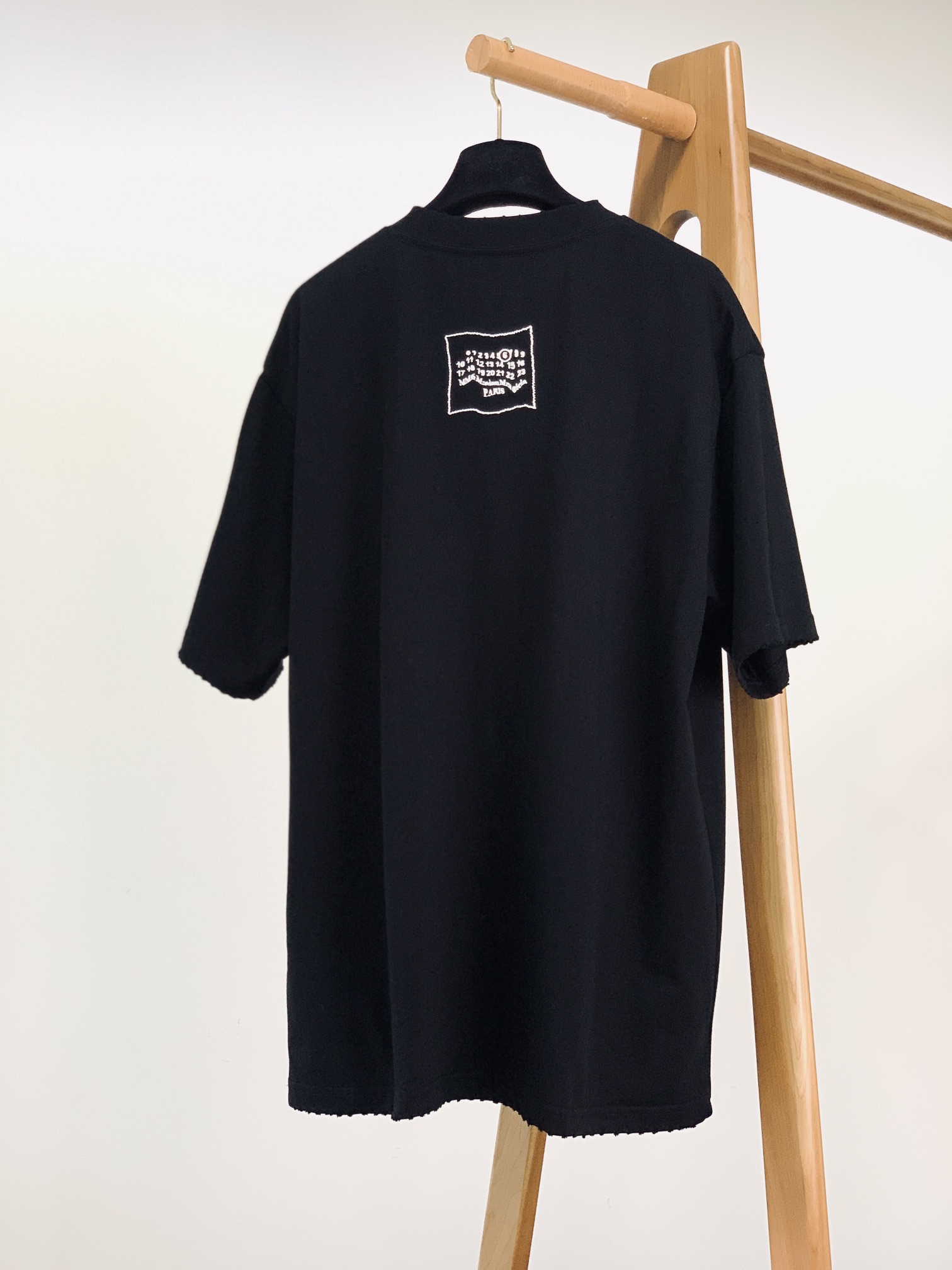 
Maison Margiela MM6 马丁马吉拉 2025SS春夏新品 
限定款T恤，以排山倒海之势