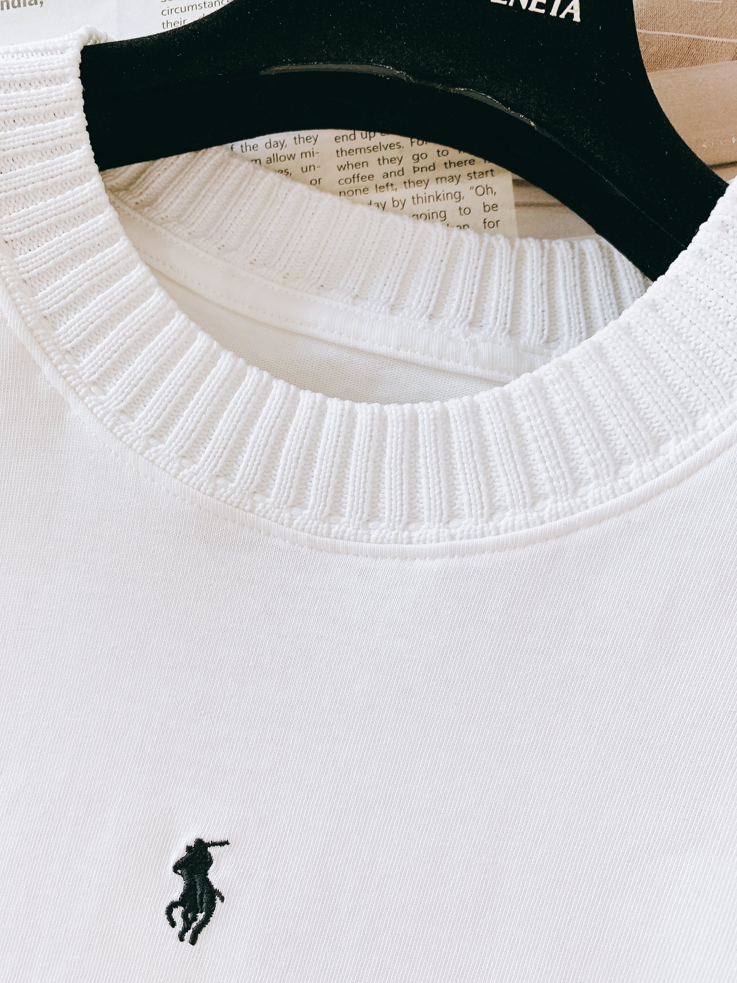 
Polo 保罗 2025SS春夏新品
经典纯色调，干净利落，自带清爽氛围🍃

领口是精致罗纹设计，细腻