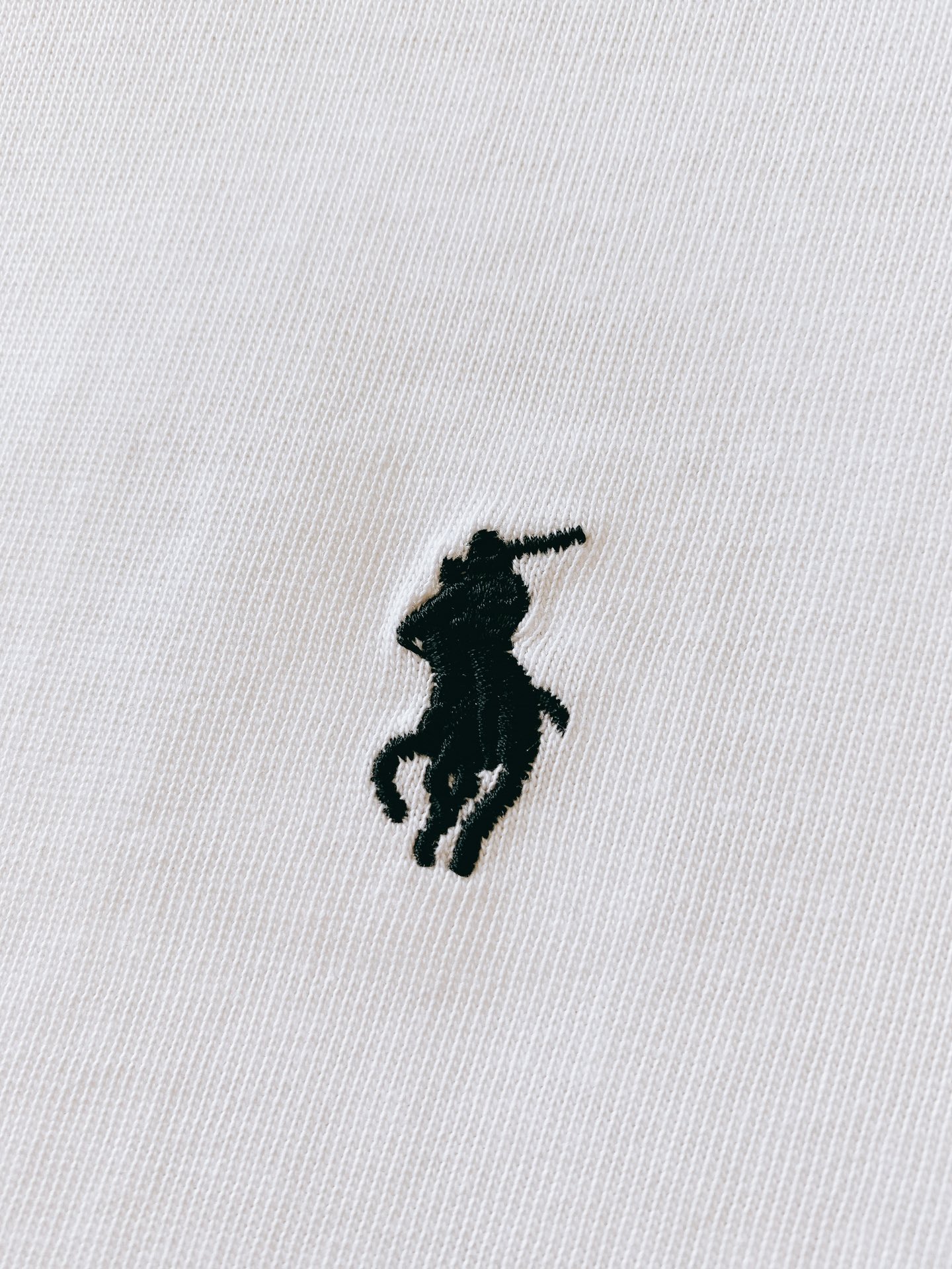 
Polo 保罗 2025SS春夏新品
经典纯色调，干净利落，自带清爽氛围🍃

领口是精致罗纹设计，细腻