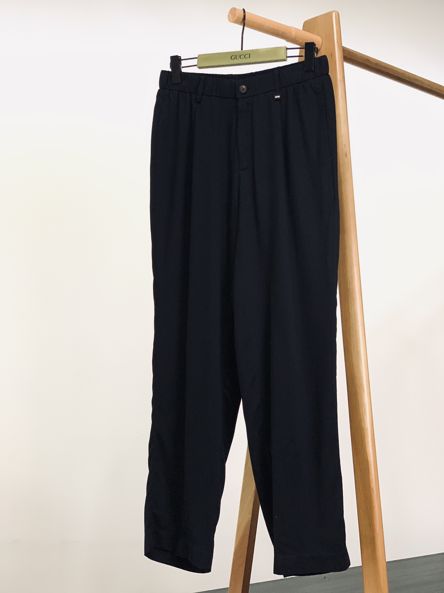 Ermenegildo Zegna 杰尼亚 2025SS春夏新品
新款羊毛休闲裤
面料成分:88.5