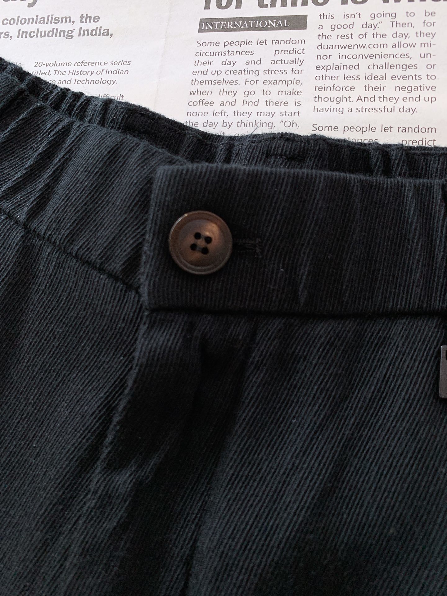 Ermenegildo Zegna 杰尼亚 2025SS春夏新品
新款羊毛休闲裤
面料成分:88.5