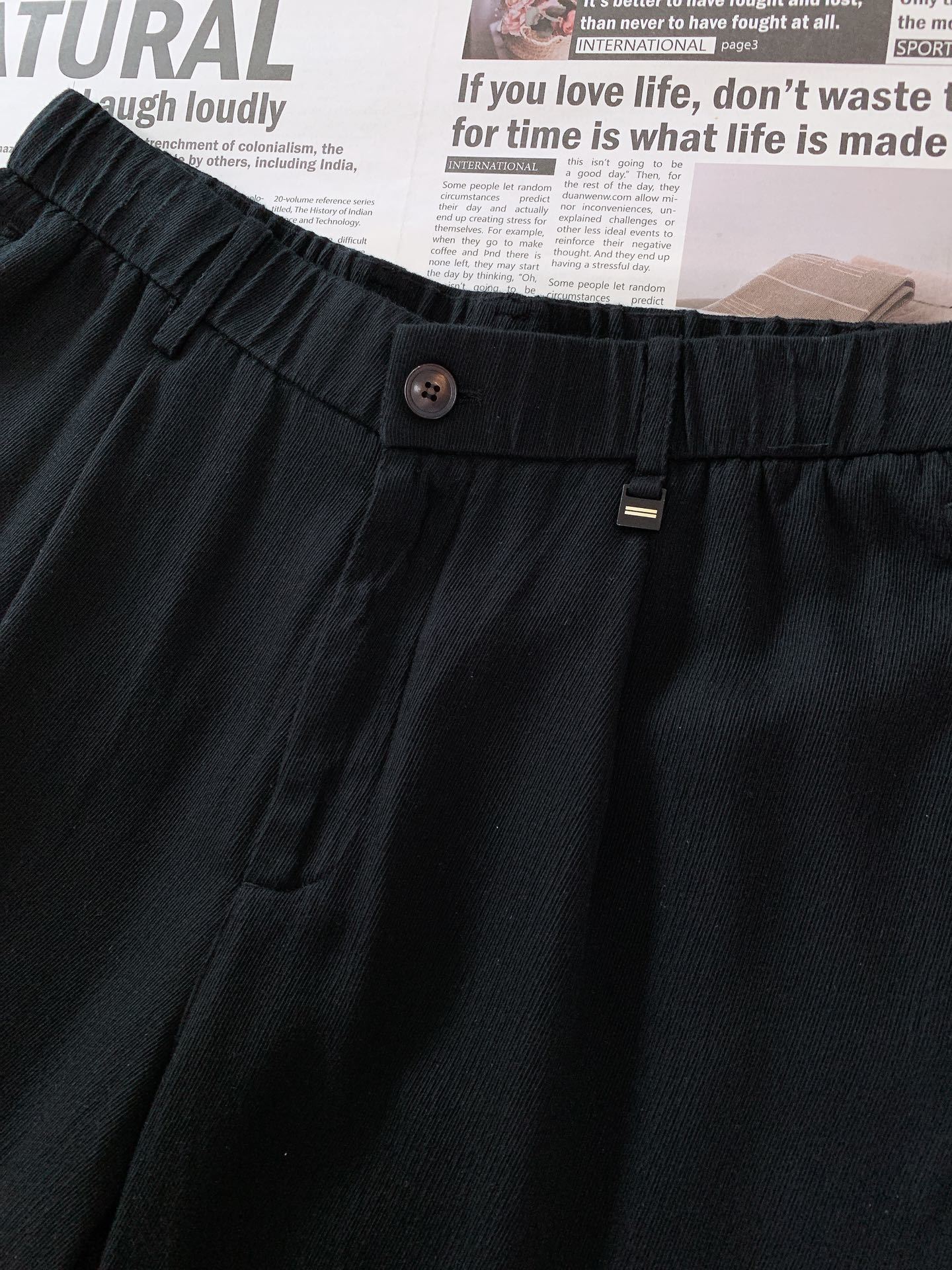 Ermenegildo Zegna 杰尼亚 2025SS春夏新品
新款羊毛休闲裤
面料成分:88.5
