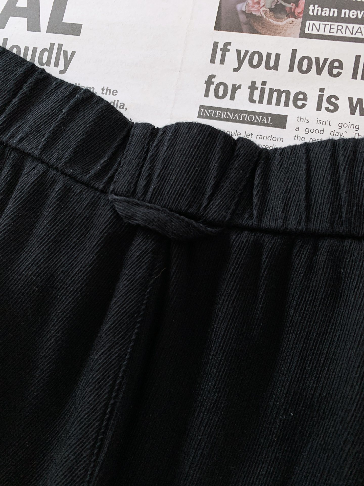 Ermenegildo Zegna 杰尼亚 2025SS春夏新品
新款羊毛休闲裤
面料成分:88.5