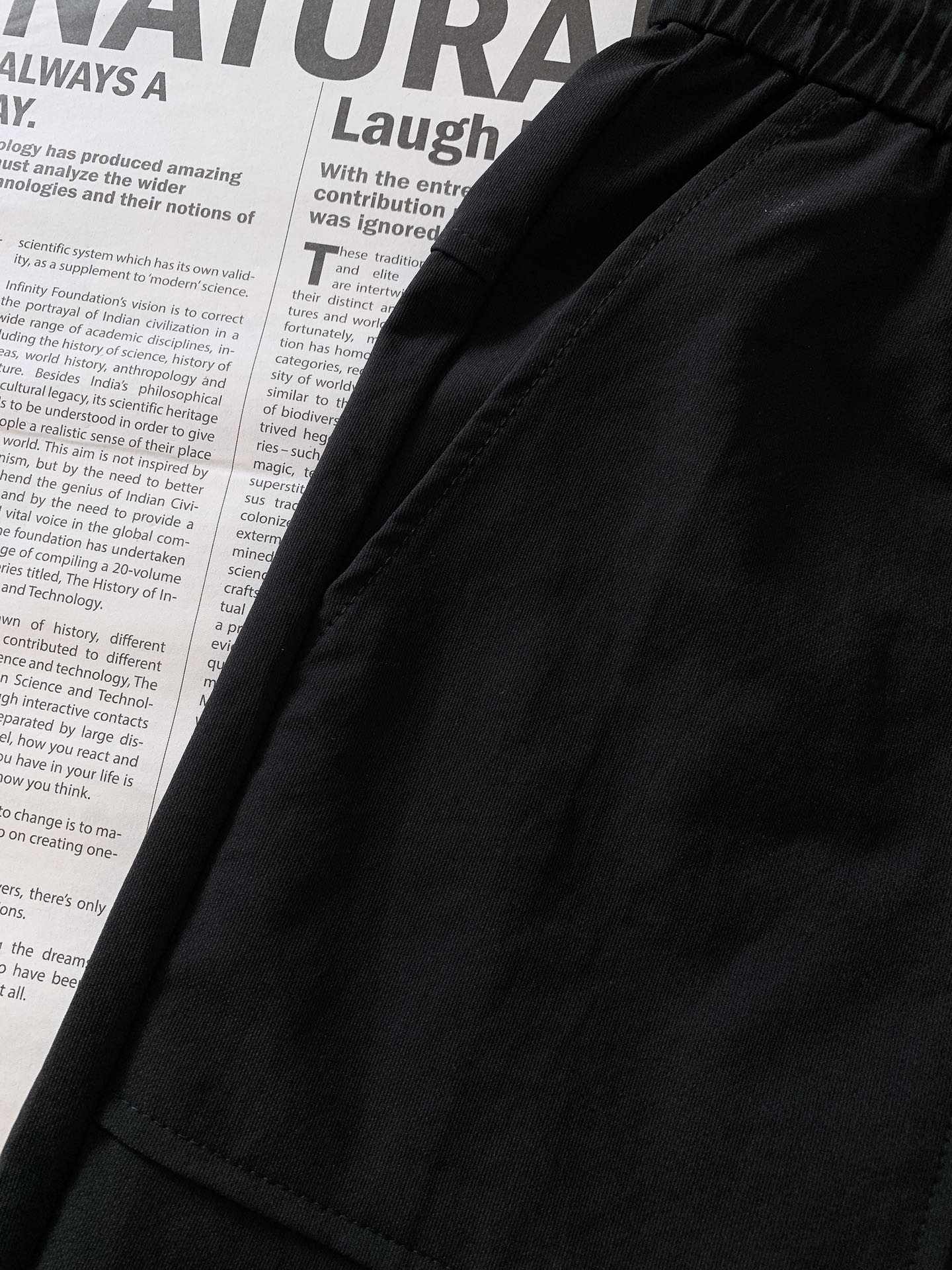 
ARCTERYX 始祖鸟 2025SS春夏新品 
浮雕标识休闲长裤
时尚系列，独特设计，抽绳休闲长裤
