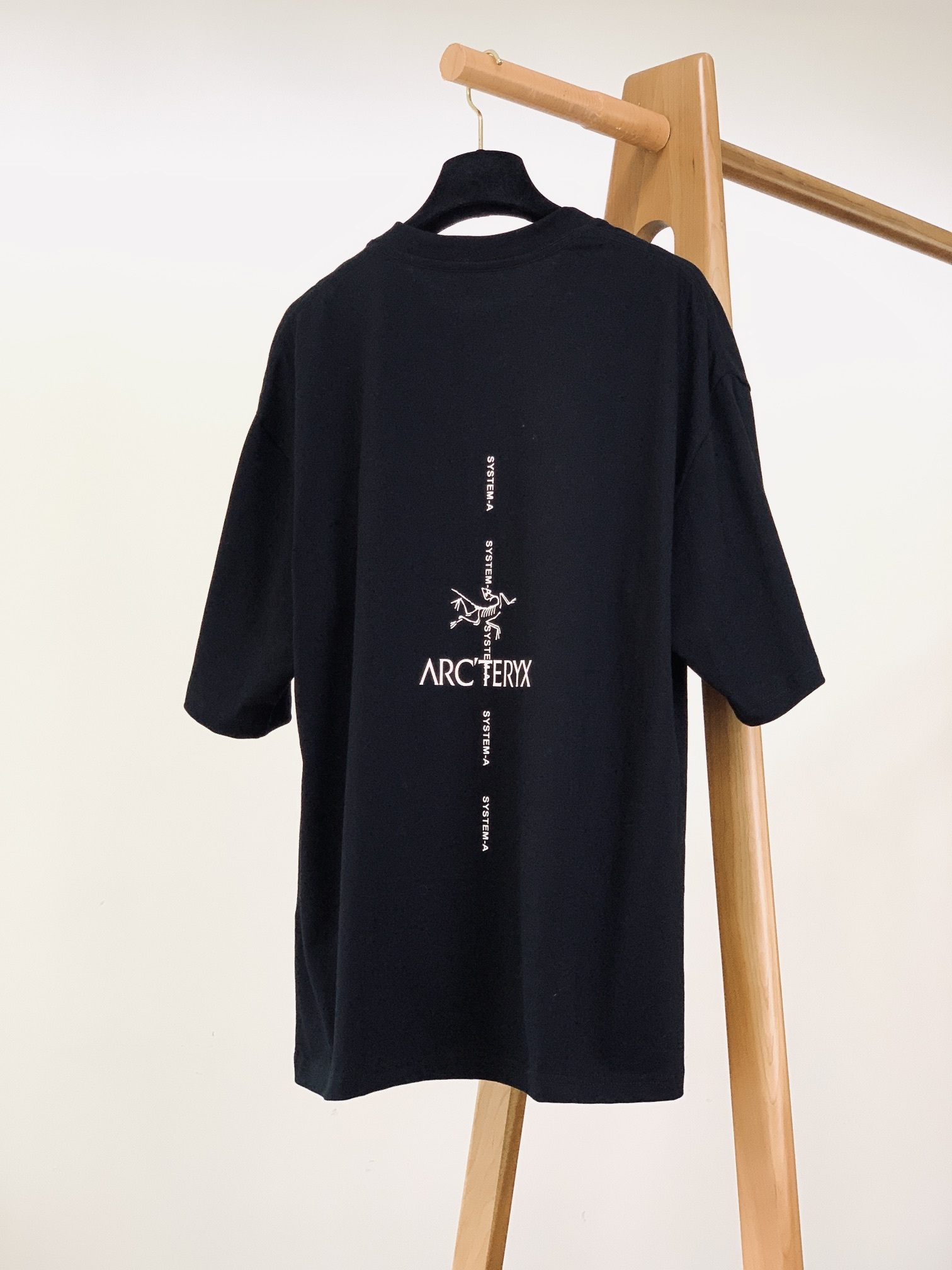 ARCTERYX 始祖鸟 2025SS春夏新品
印花短袖T恤 男女同款!!
解锁户外时尚新姿势
背后