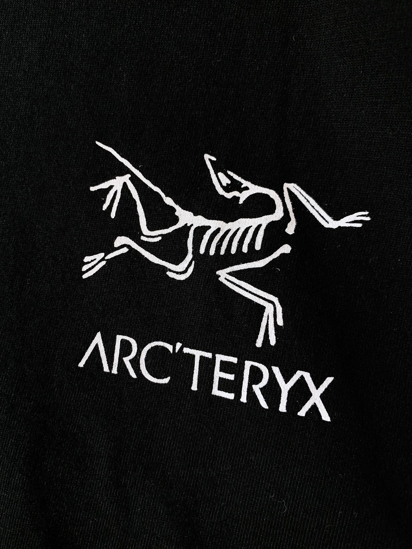 ARCTERYX 始祖鸟 2025SS春夏新品
印花短袖T恤 男女同款!!
解锁户外时尚新姿势
背后
