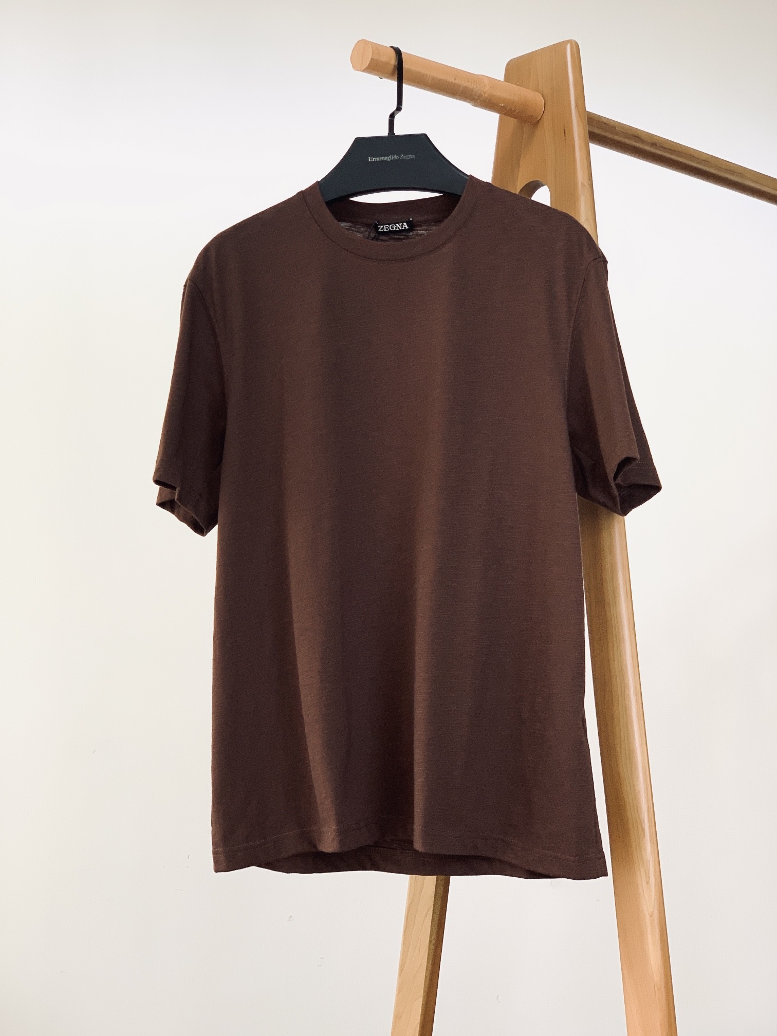 Ermenegildo Zegna 杰尼亚 2025SS春夏新品
新款休闲宽松短袖
面料成分:65%