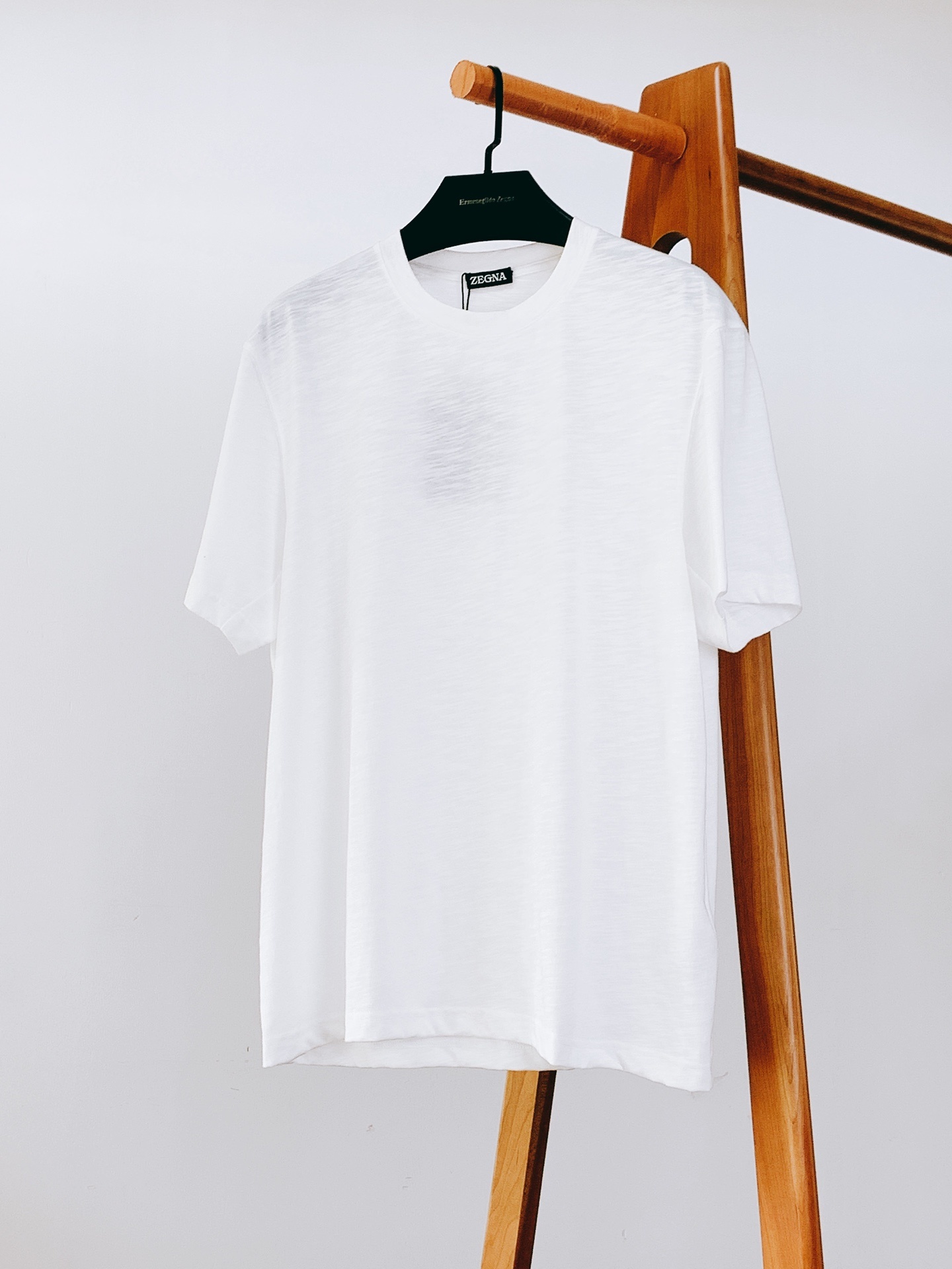 Ermenegildo Zegna 杰尼亚 2025SS春夏新品
新款休闲宽松短袖
面料成分:65%