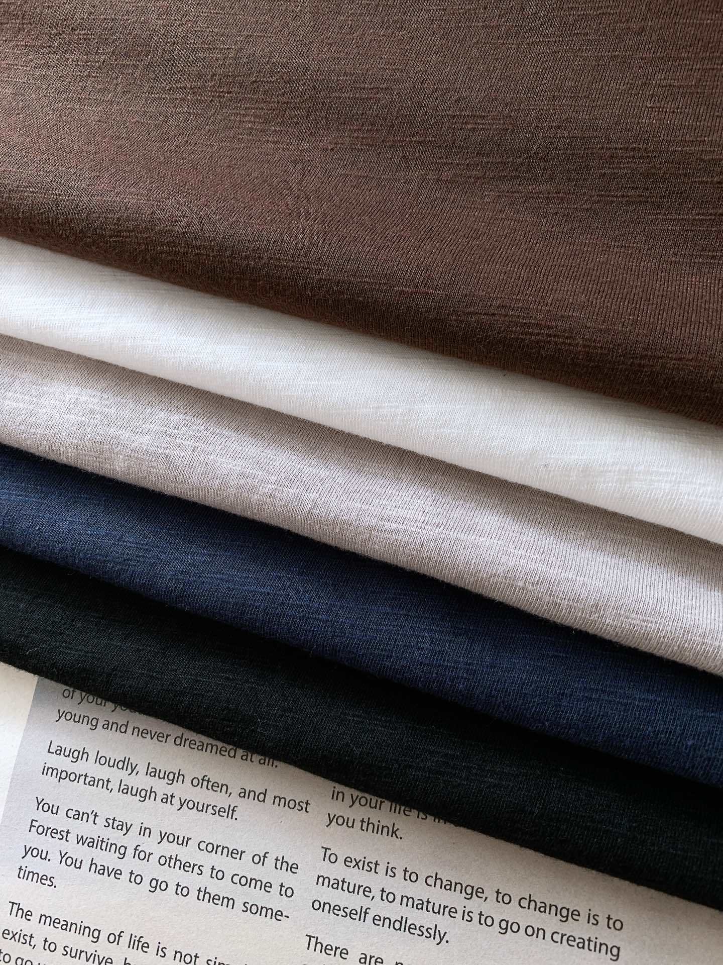 Ermenegildo Zegna 杰尼亚 2025SS春夏新品
新款休闲宽松短袖
面料成分:65%