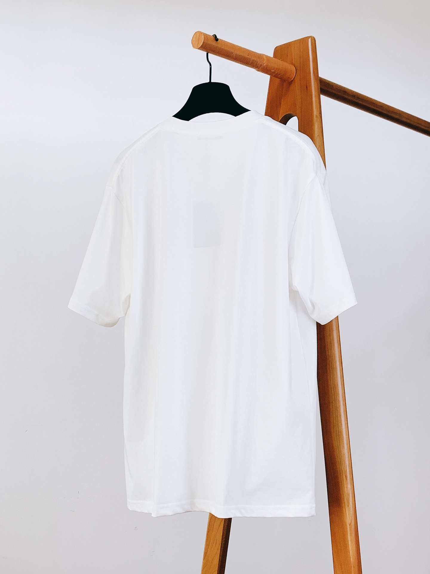 𝐁𝐚𝐥𝐞𝐧𝐜𝐢𝐚𝐠𝐚 巴黎世家 2025SS春夏新品
埃菲尔铁塔印花 T 恤。
精选优质高支纯棉面料