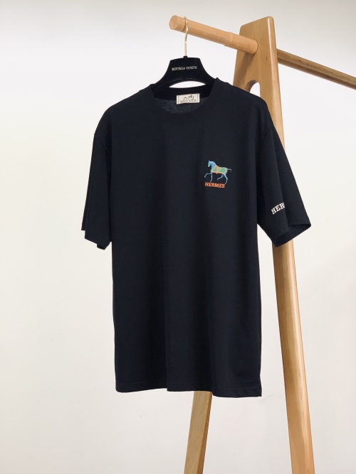 Hermes Men's 2025SS Casual Short Sleeve T-Shirt with Signature Design 1 Hermes Men's 2025SS Casual Short Sleeve T-Shirt with Signature Design