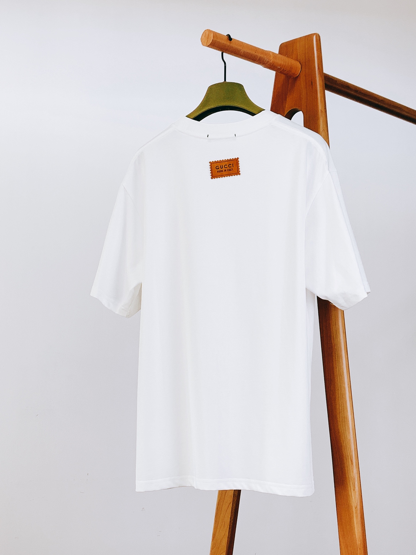Gucci 2025SS White T-Shirt with Embroidered Logo and Smiley Face 3 i1750684561 186 1
