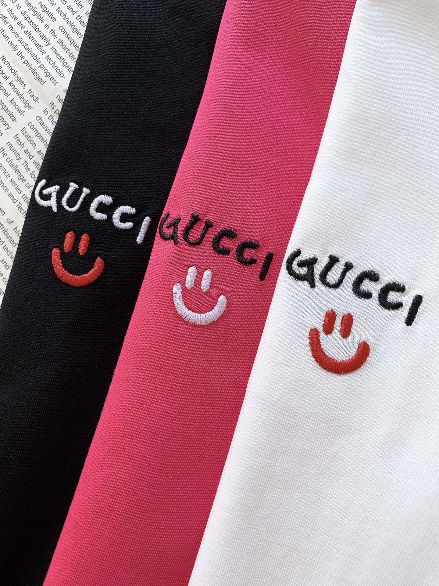 Gucci 2025SS White T-Shirt with Embroidered Logo and Smiley Face 10 i1750684562 4164 8