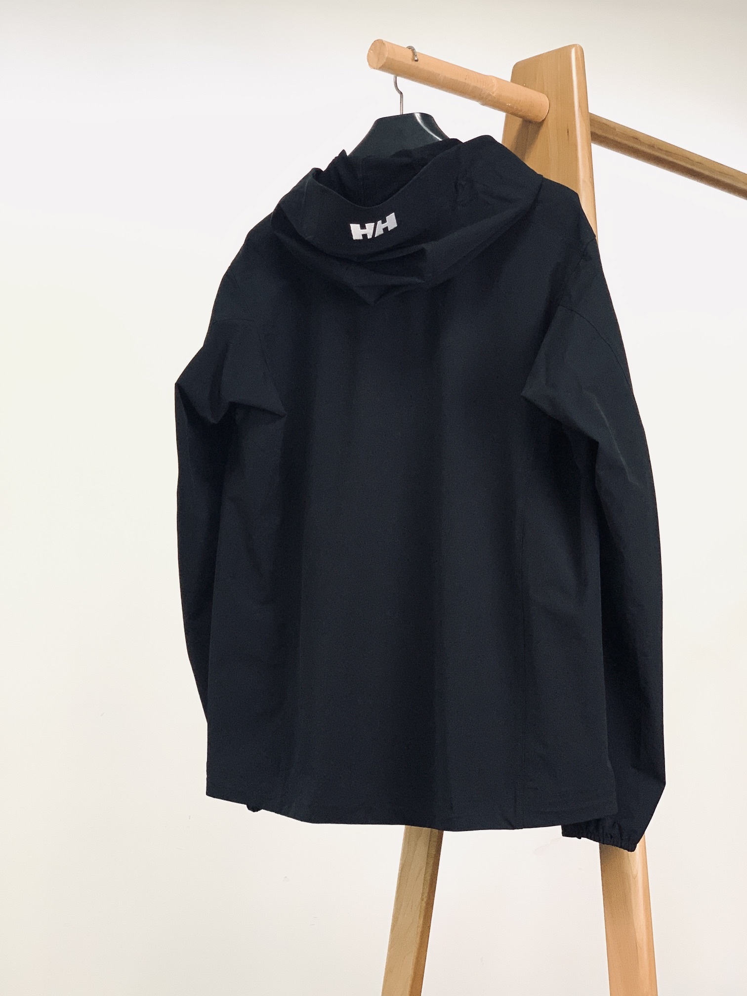 Helly Hansen 耶尔.汉森 HH 情侣户外运动高弹登山防泼水夹克外套
最新款 官网同步发售
