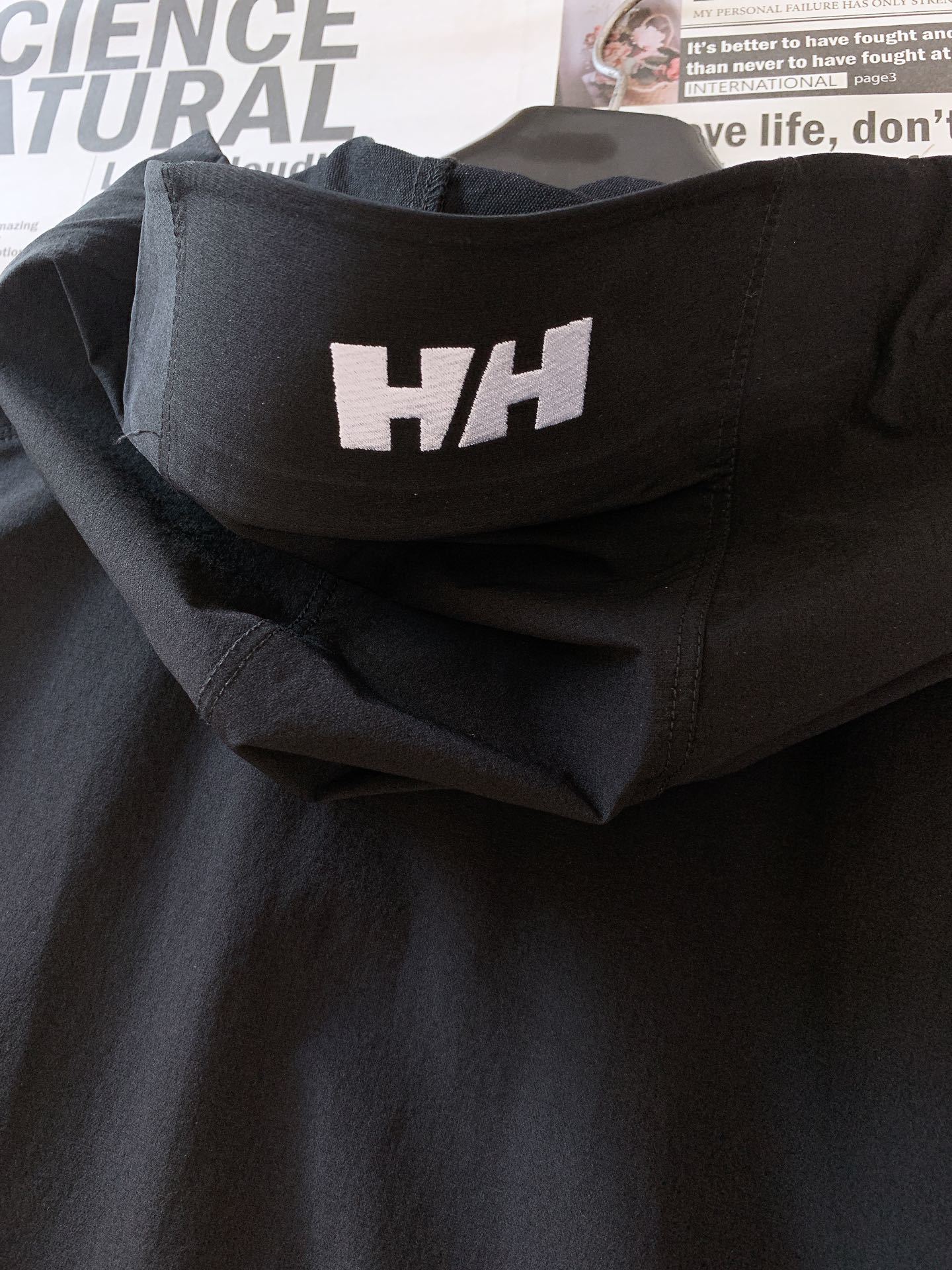 Helly Hansen 耶尔.汉森 HH 情侣户外运动高弹登山防泼水夹克外套
最新款 官网同步发售