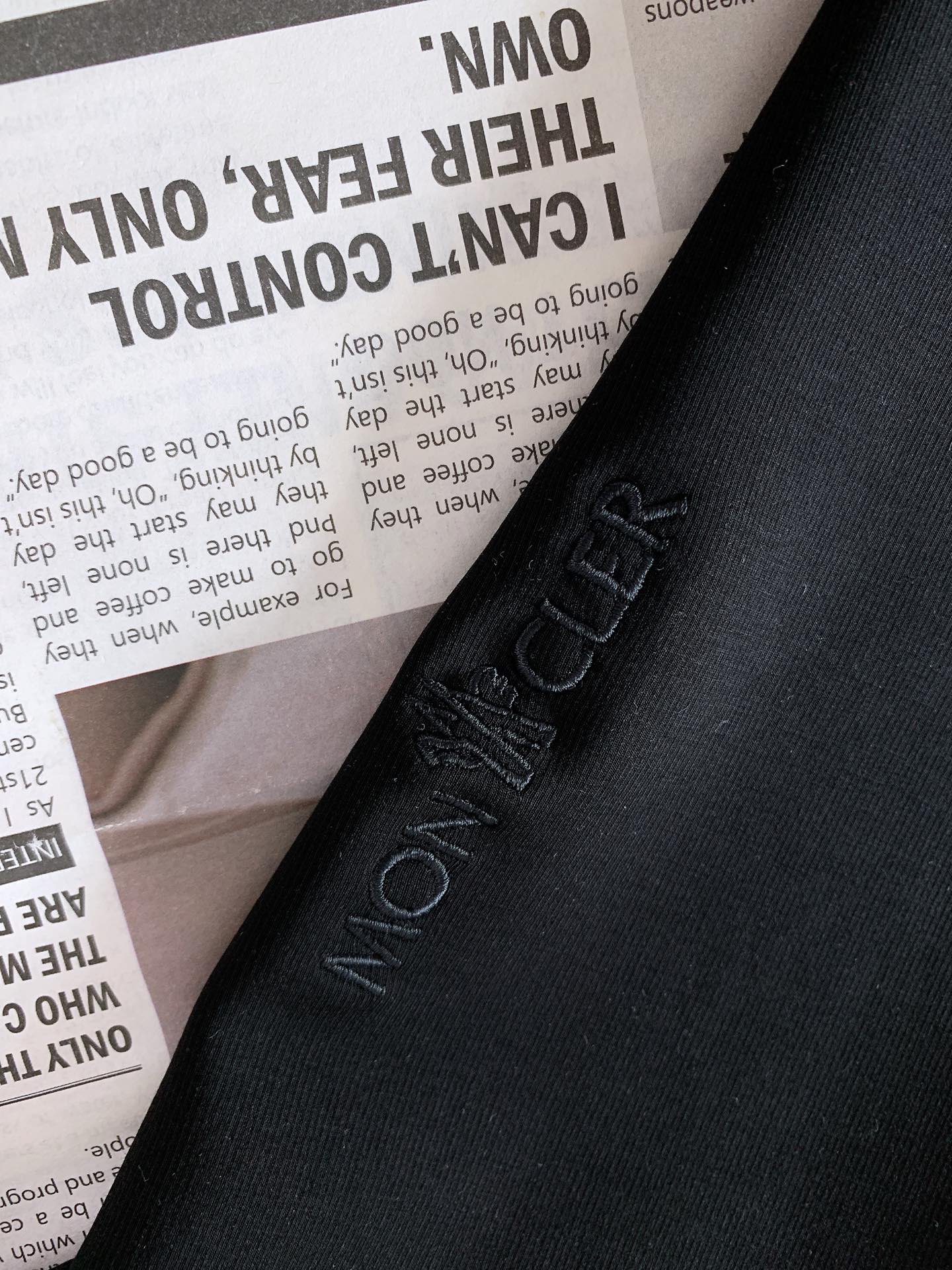 
Moncler 蒙口 2025SS春夏新品 
抽绳徽章休闲长裤
时尚系列，独特设计，抽绳休闲长裤
 订