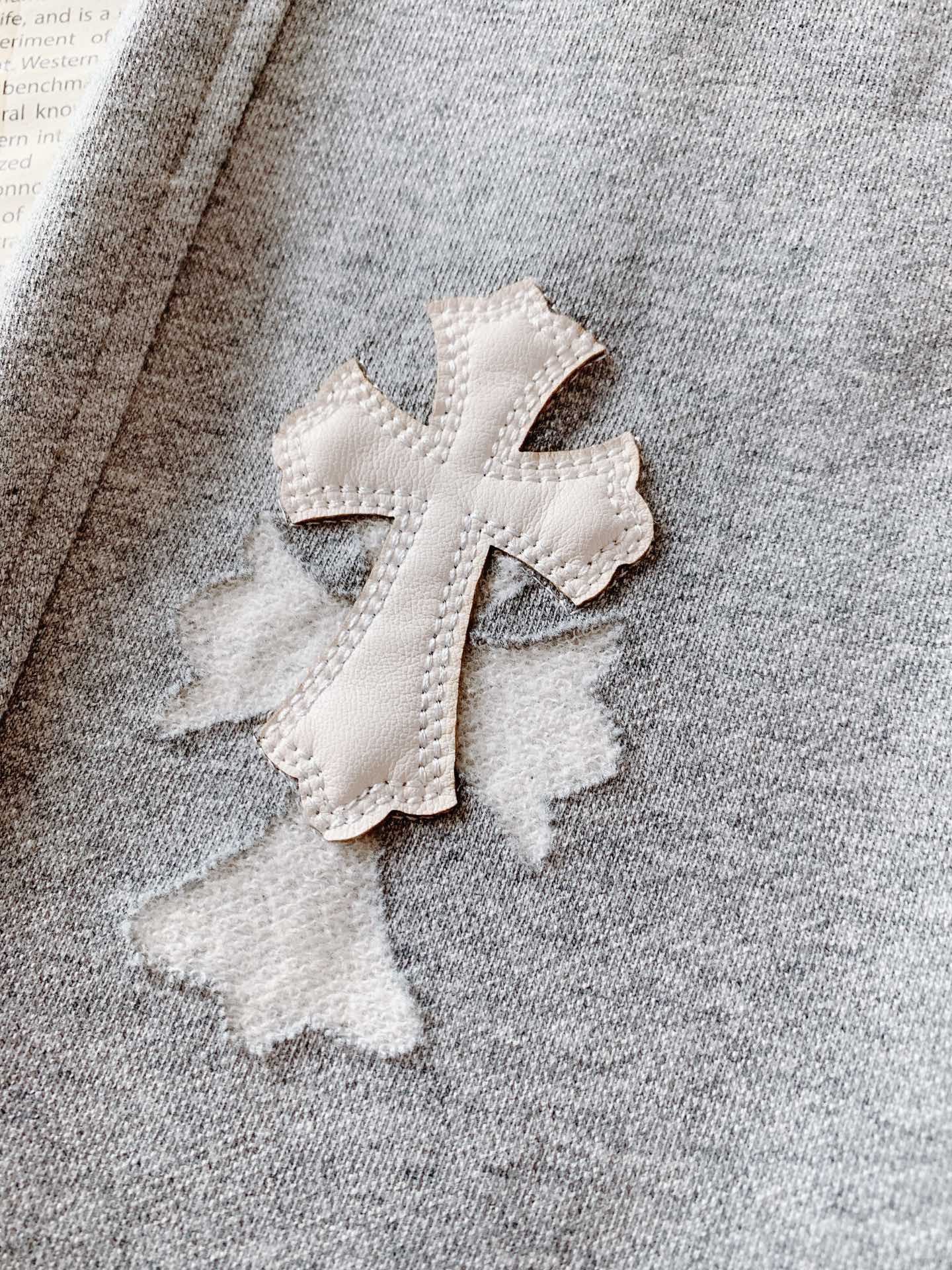 
Chrome Hearts 克罗心 2025SS春夏新品
高街休闲裤，一款只需要一眼就能爱上的超高颜值