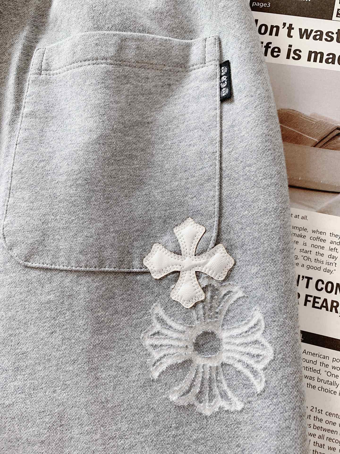 
Chrome Hearts 克罗心 2025SS春夏新品
高街休闲裤，一款只需要一眼就能爱上的超高颜值