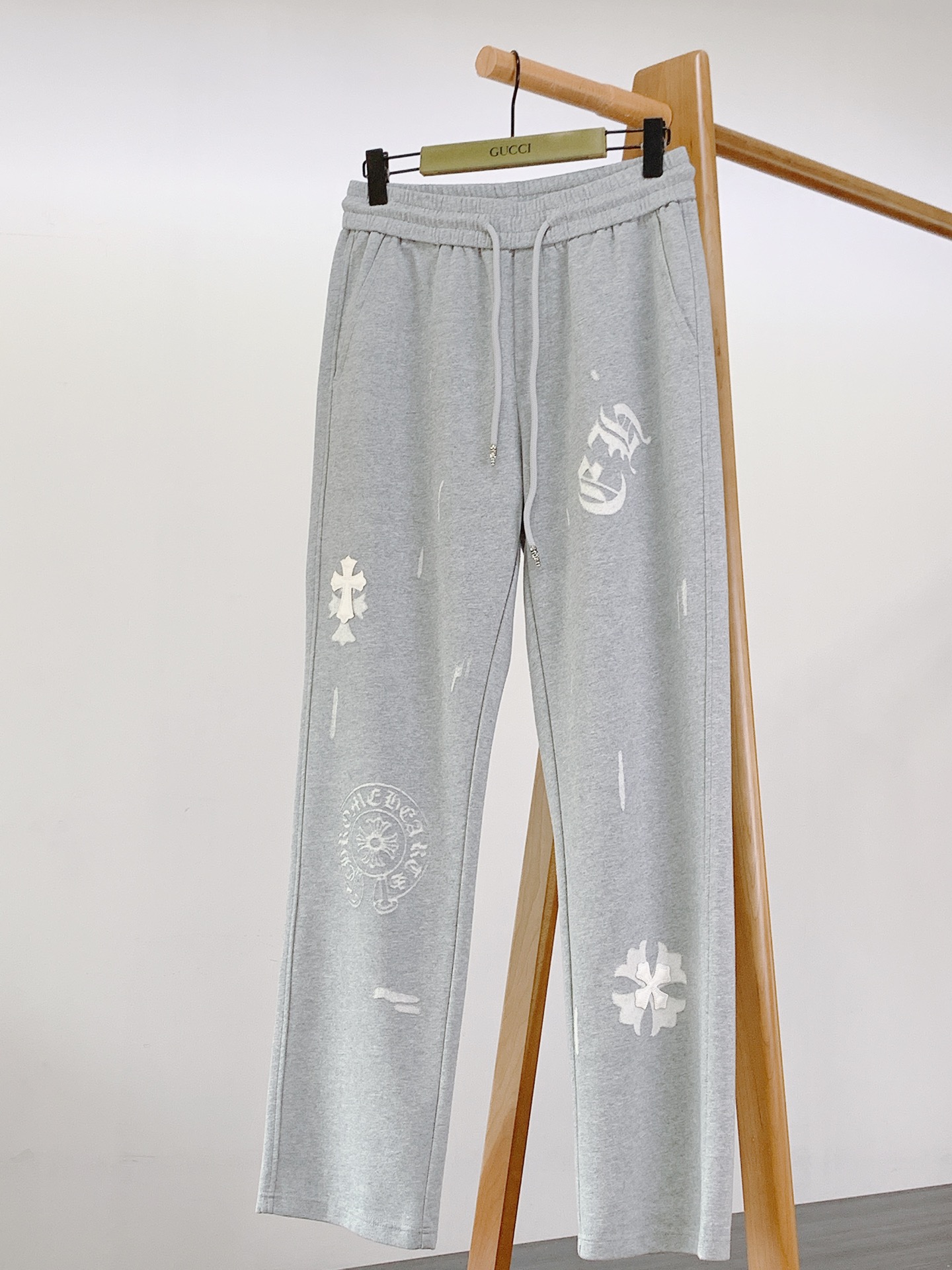 
Chrome Hearts 克罗心 2025SS春夏新品
高街休闲裤，一款只需要一眼就能爱上的超高颜值