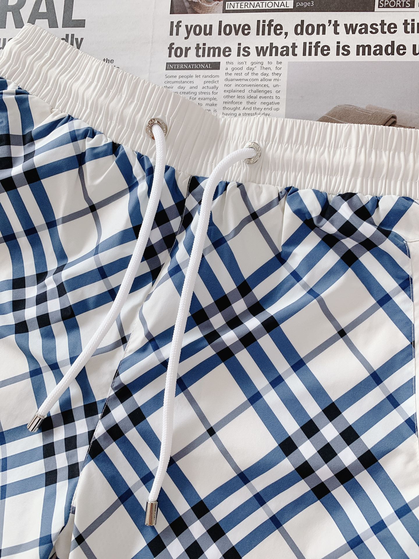 
Burberry 巴宝莉 时尚格纹短裤🩳
臻选优质面料打造，贴身舒适，独特设计，进口3D数码印花技术，