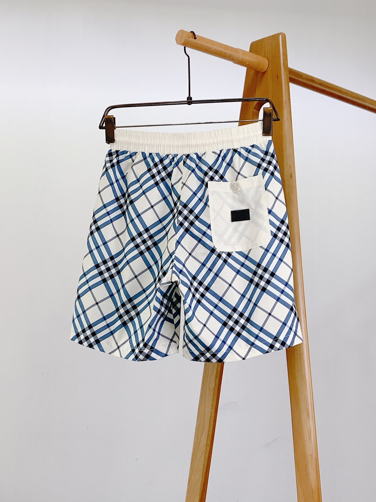 
Burberry 巴宝莉 时尚格纹短裤🩳
臻选优质面料打造，贴身舒适，独特设计，进口3D数码印花技术，