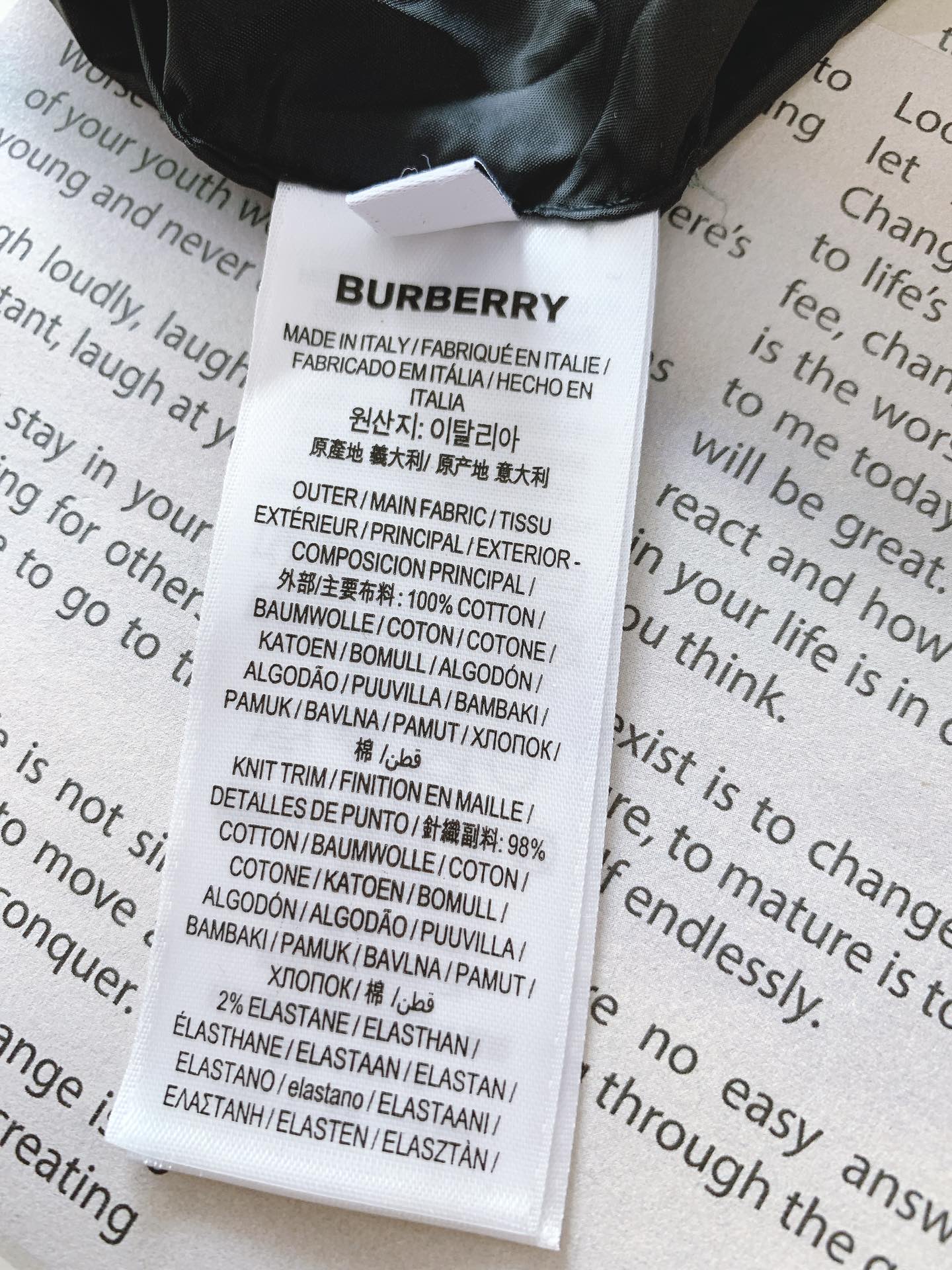 
Burberry 巴宝莉 时尚格纹短裤🩳
臻选优质面料打造，贴身舒适，独特设计，进口3D数码印花技术，