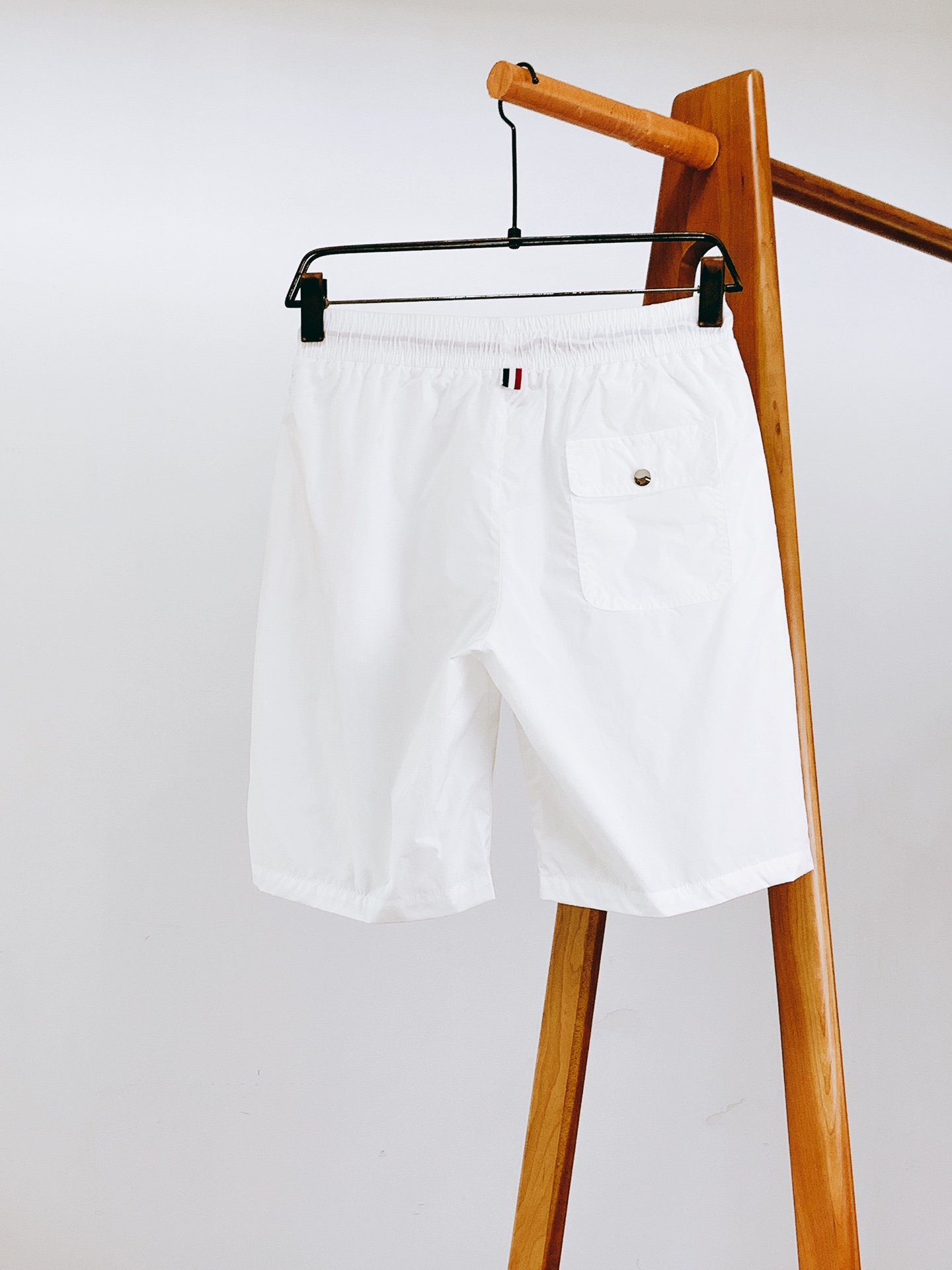 
Moncler 蒙口 2025SS春夏新品 
时尚休闲短裤，渠道精品，宽松体常规设计裁剪,兼具个性时尚