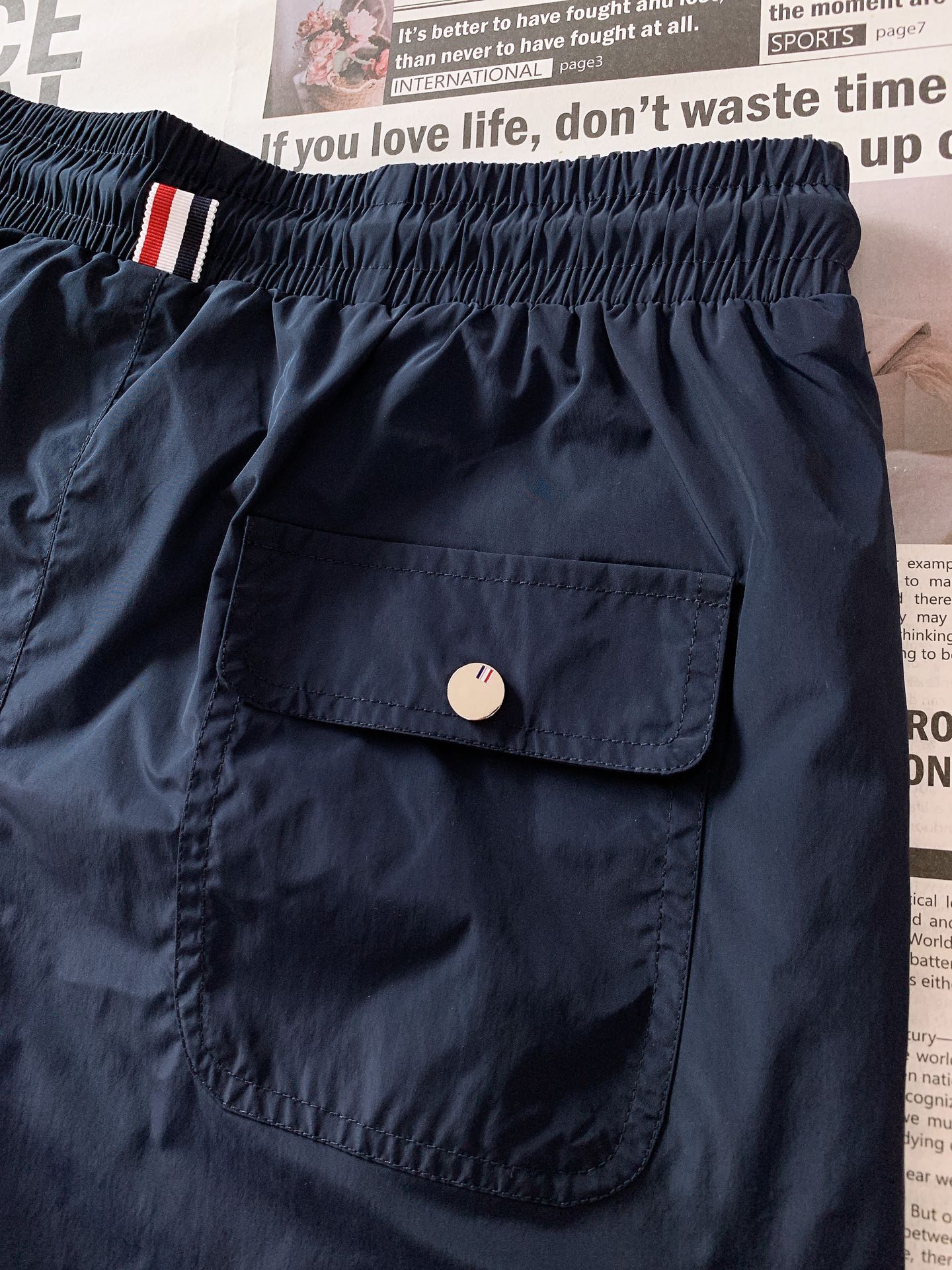 
Moncler 蒙口 2025SS春夏新品 
时尚休闲短裤，渠道精品，宽松体常规设计裁剪,兼具个性时尚