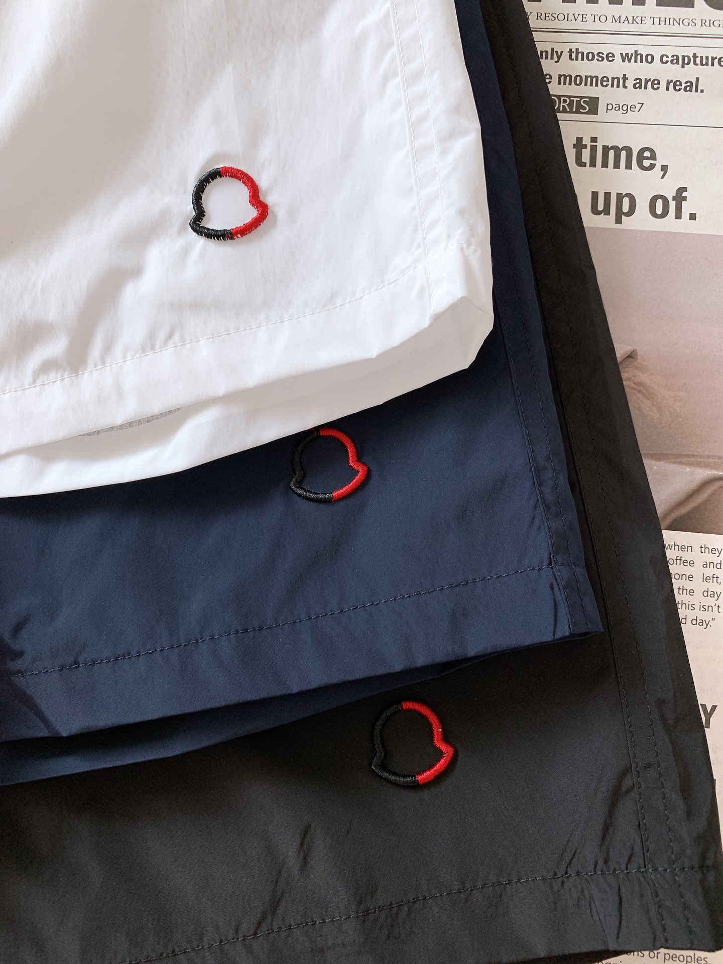 
Moncler 蒙口 2025SS春夏新品 
时尚休闲短裤，渠道精品，宽松体常规设计裁剪,兼具个性时尚