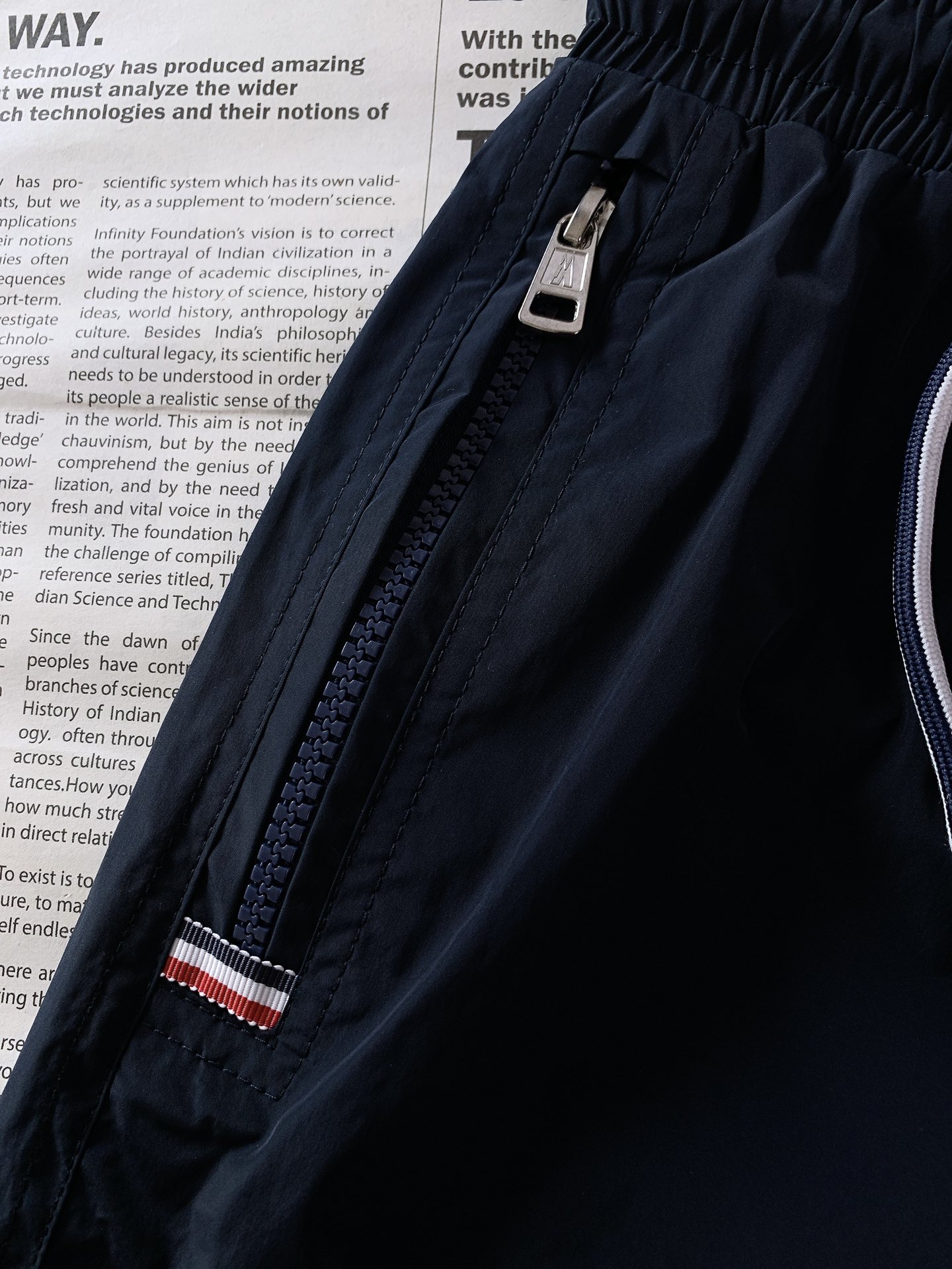 
Moncler 蒙口 2025SS春夏新品 
时尚休闲短裤，渠道精品，宽松体常规设计裁剪,兼具个性时尚