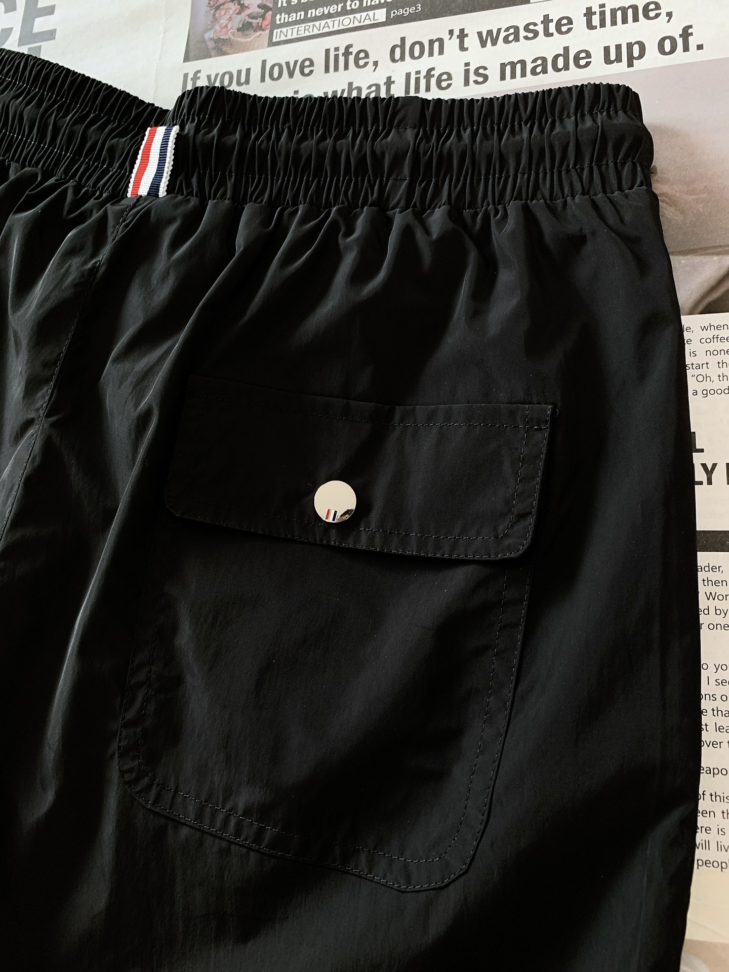 
Moncler 蒙口 2025SS春夏新品 
时尚休闲短裤，渠道精品，宽松体常规设计裁剪,兼具个性时尚