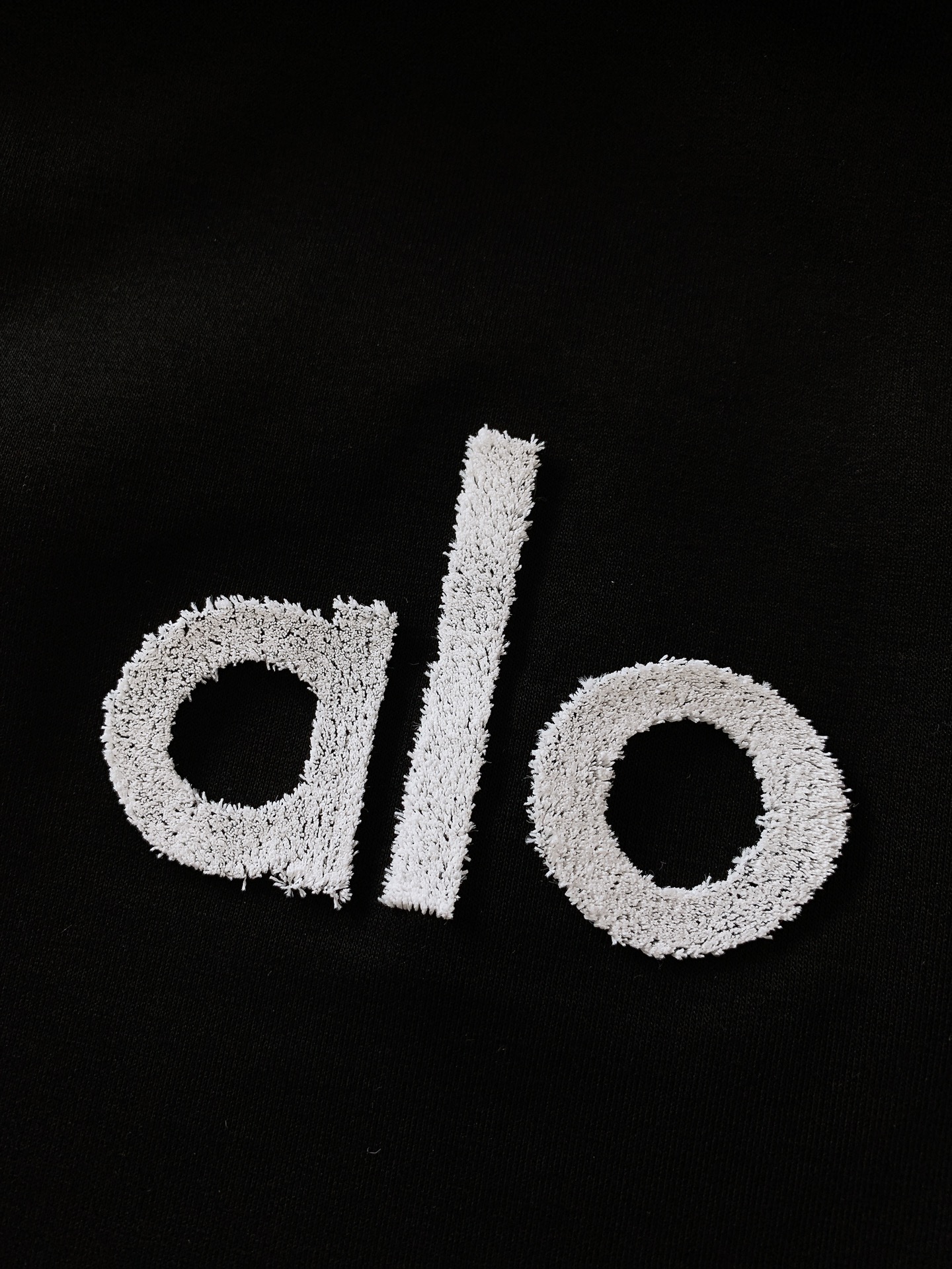 ALO Men's Black Brush Embroidered Logo Set - Comfortable & Breathable 9 i1750762790 5489 0