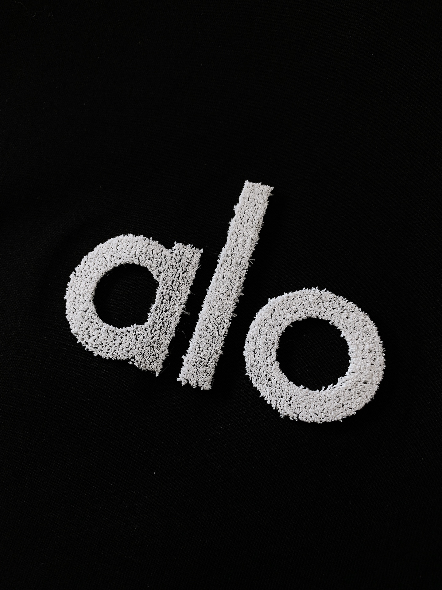 ALO Men's Black Brush Embroidered Logo Set - Comfortable & Breathable 5 i1750762790 696 0