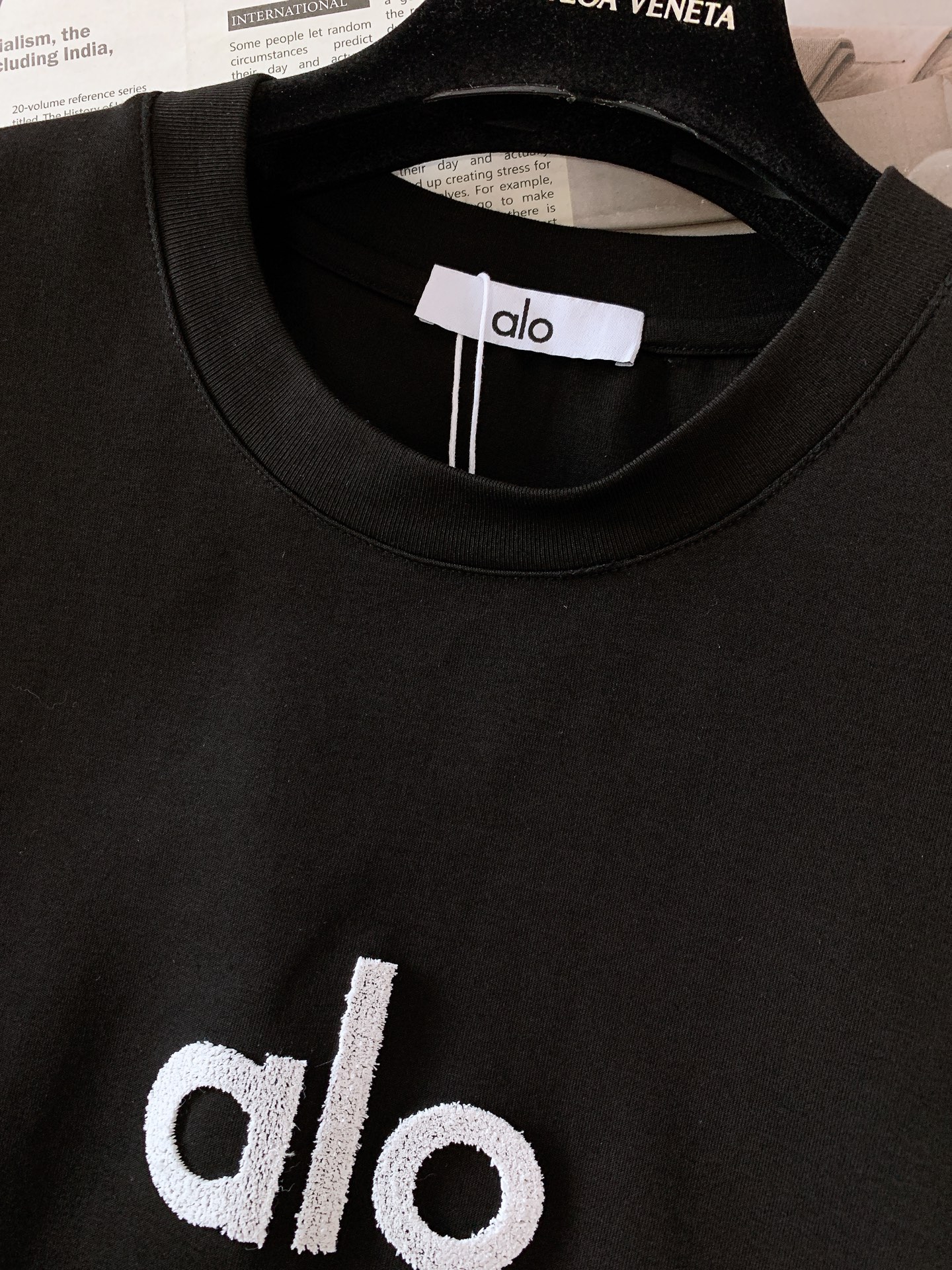 ALO Men's Black Brush Embroidered Logo Set - Comfortable & Breathable 4 i1750762790 7468 0