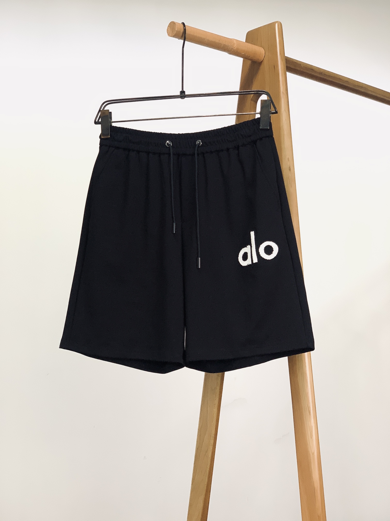 ALO Men's Black Brush Embroidered Logo Set - Comfortable & Breathable 7 i1750762791 3558 0