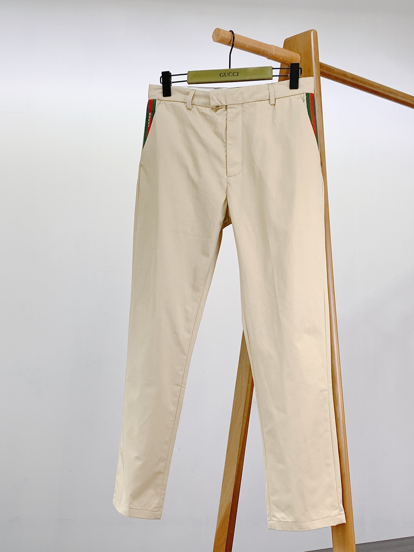 Pantalon Décontracté Gucci en Gabardine de Coton avec Bande Web Iconique