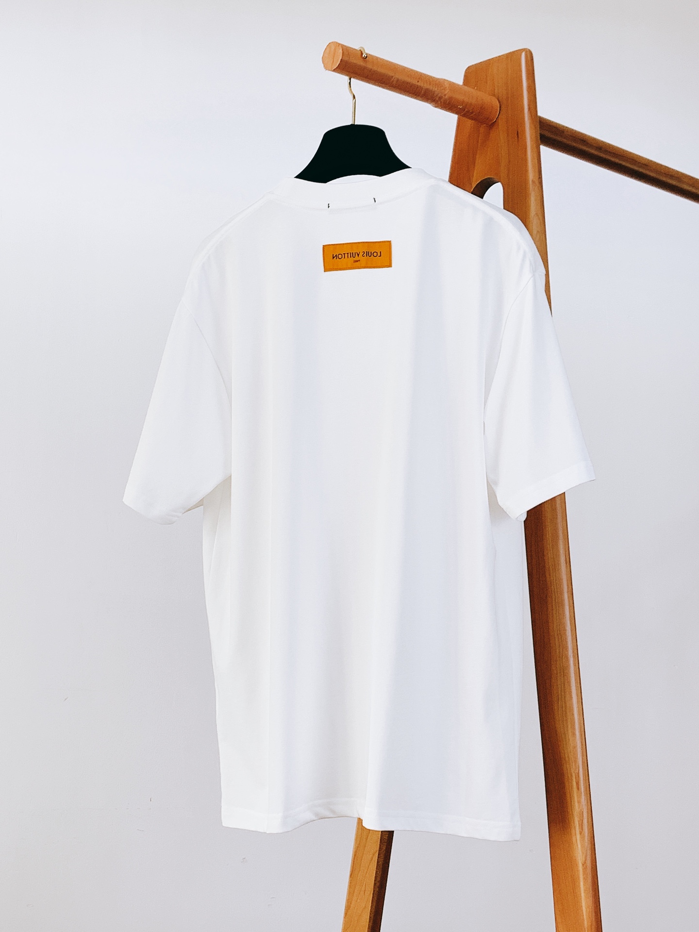 Louis Vuitton 2025SS Men's White T-Shirt with Embroidered Logo 3 i1750846333 6014 1