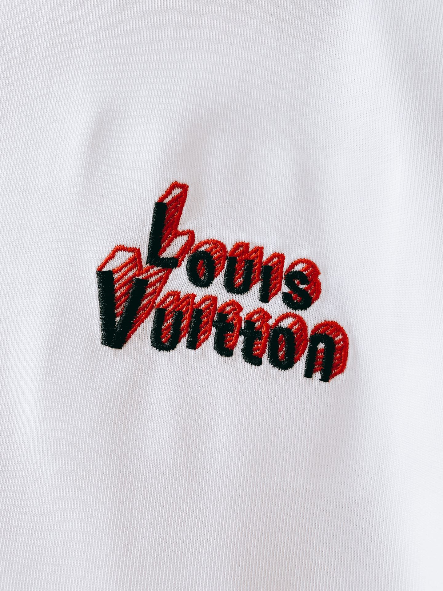 Louis Vuitton 2025SS Men's White T-Shirt with Embroidered Logo 6 i1750846333 6778 0