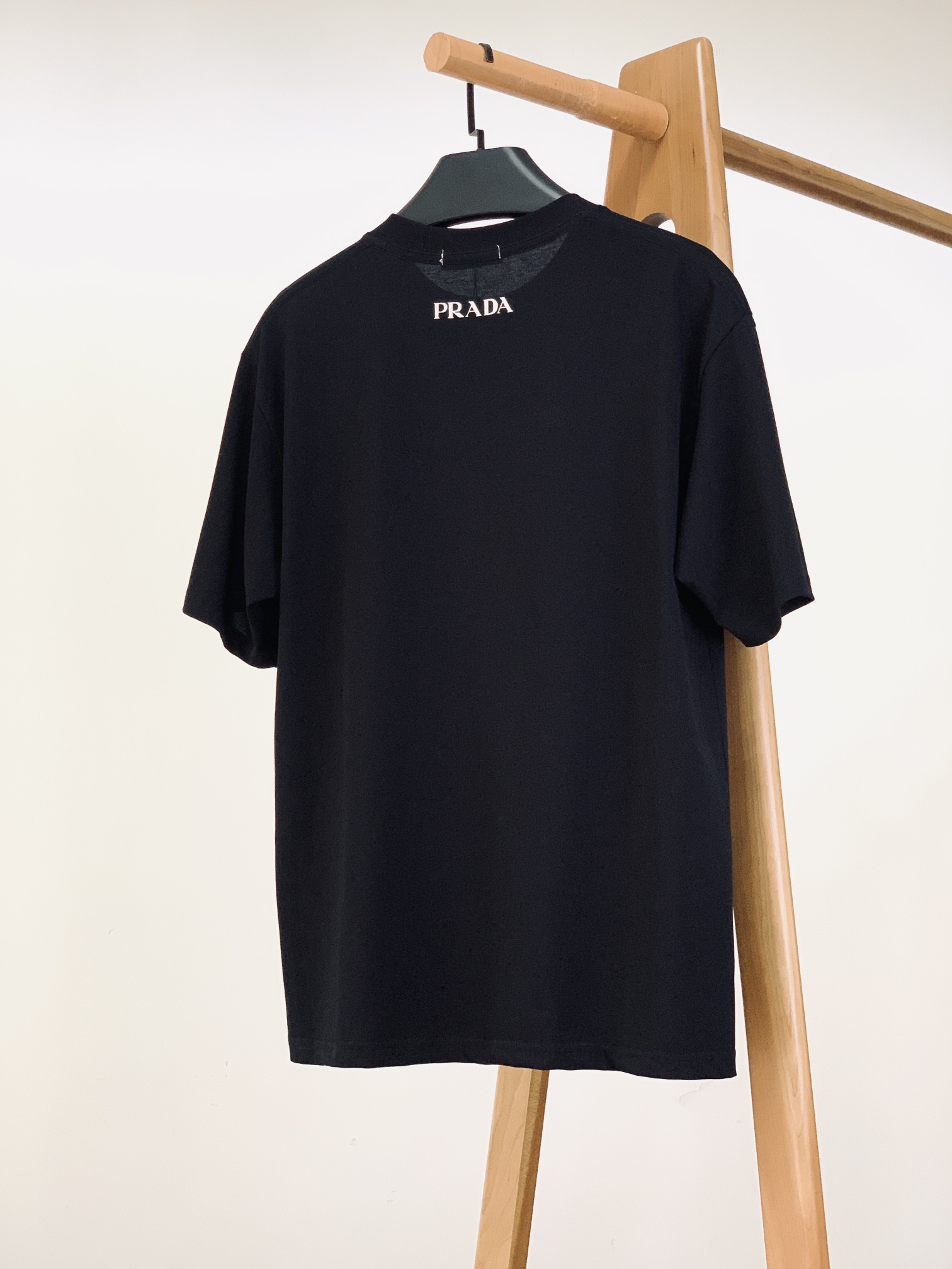 Prada 2025SS Men's Black T-Shirt with Embroidered Logo - Stylish & Comfortable 3 i1750846403 6900 6