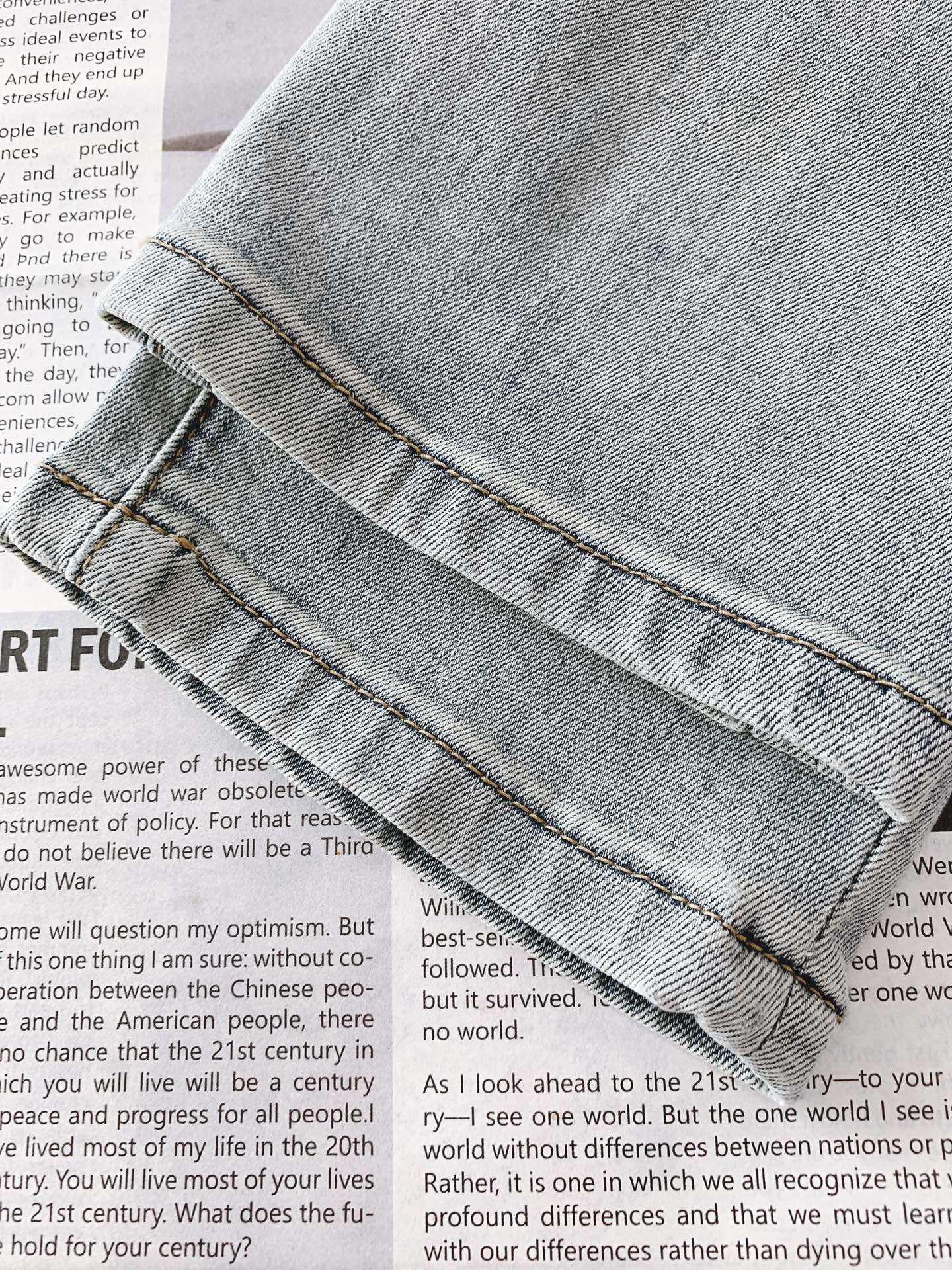Dior Homme 2025SS Light Wash Denim Jeans Slim Fit - Stylish and Comfortable 10 i1750937183 9063 0