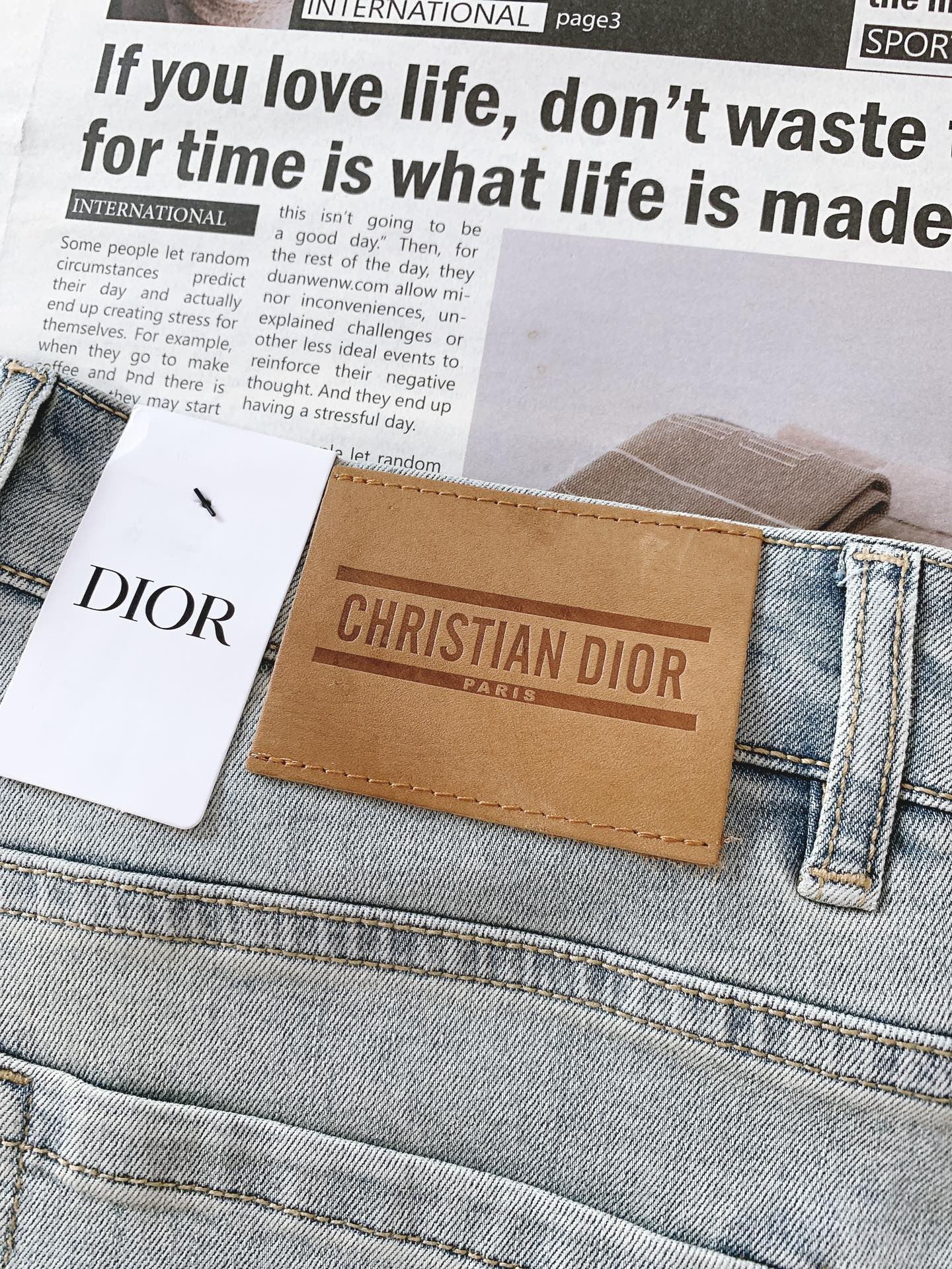 Dior Homme 2025SS Light Wash Denim Jeans Slim Fit - Stylish and Comfortable 8 i1750937184 4384 0