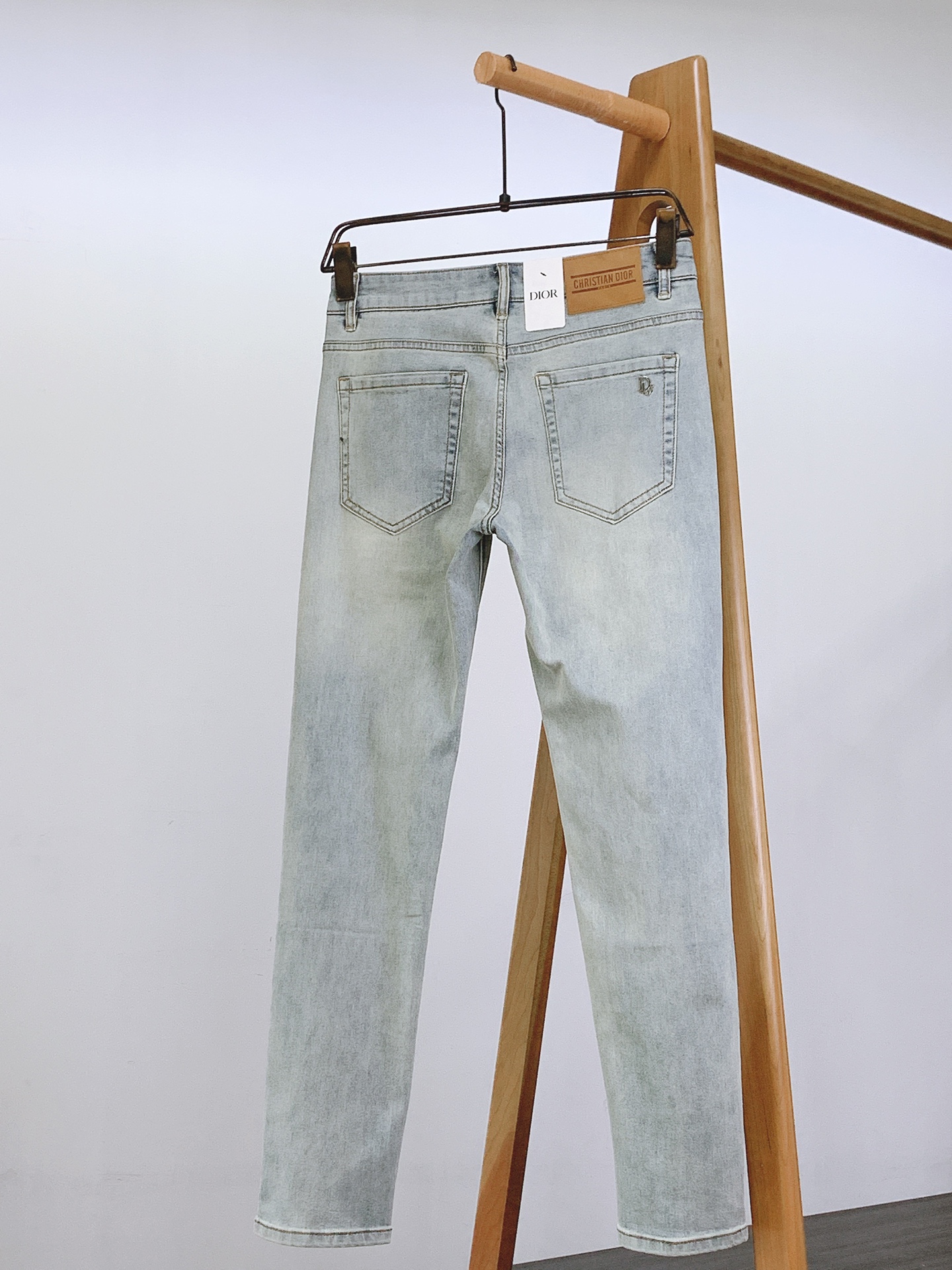 Dior Homme 2025SS Light Wash Denim Jeans Slim Fit - Stylish and Comfortable 3 i1750937184 6663 0