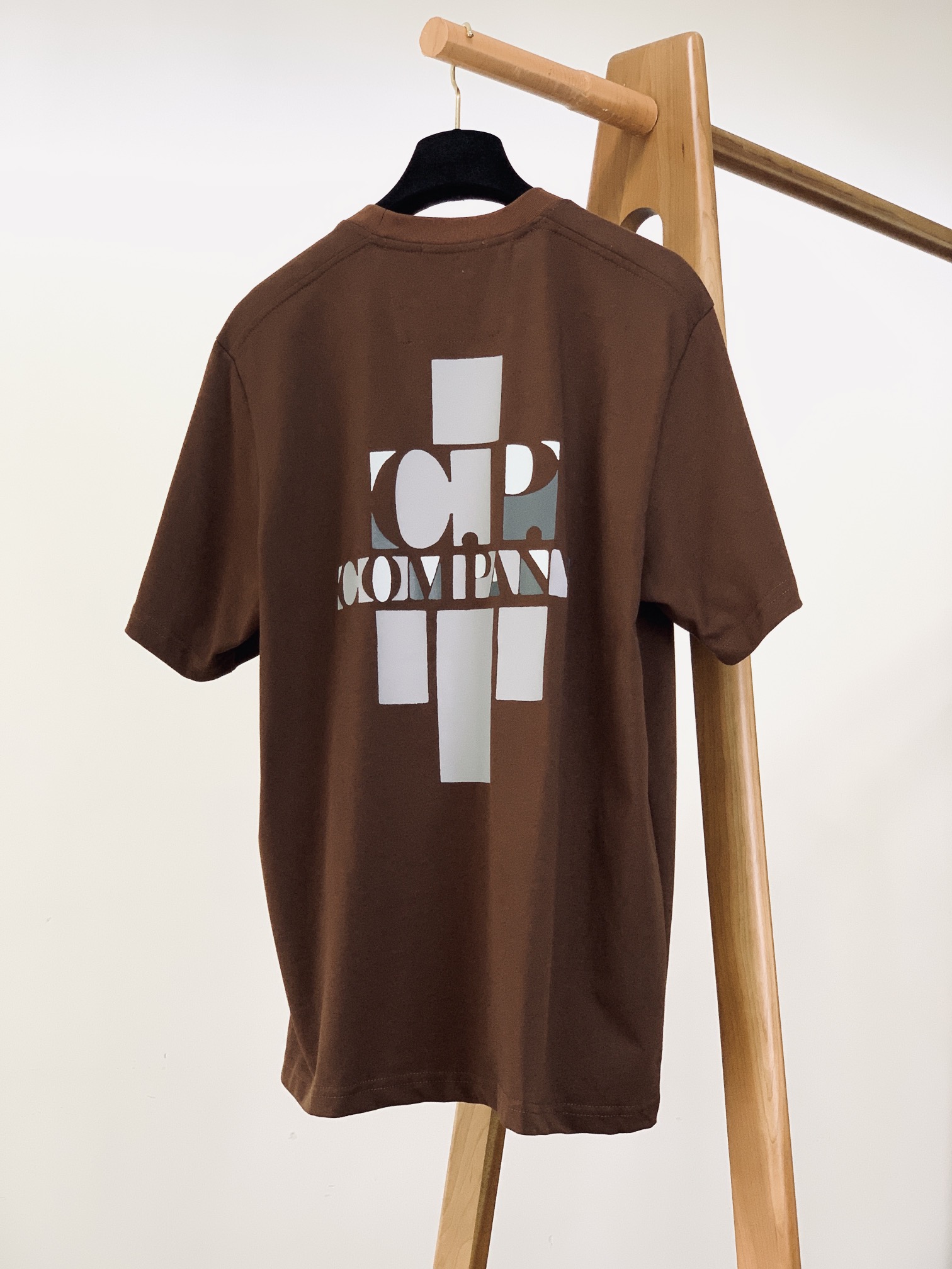 Bottega Veneta Men's Brown Cotton Graphic Print Relaxed Fit Short Sleeve T-Shirt 3 i1750937349 5635 7