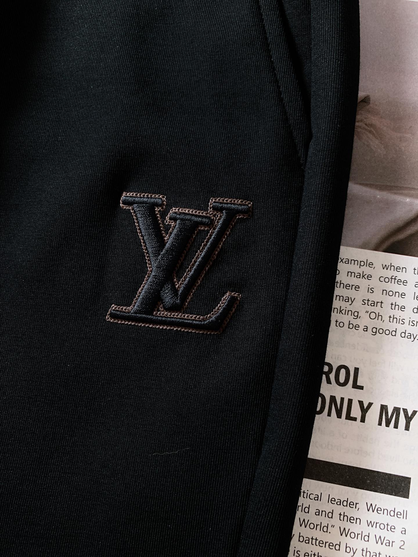 Louis Vuitton 2025SS Embroidered Drawstring Casual Pants - Stylish & Comfy 6 i1750937609 1469 7