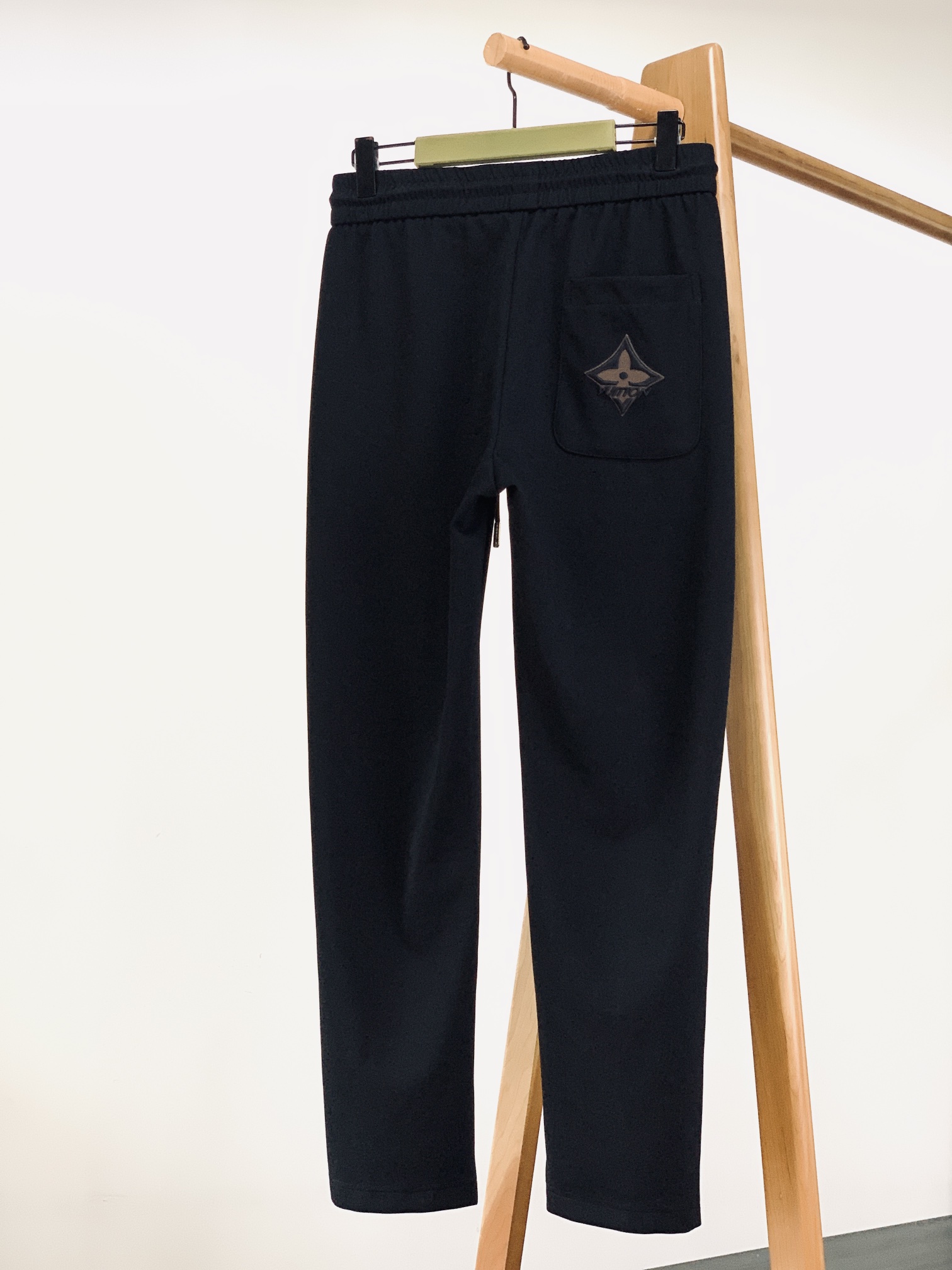 Louis Vuitton 2025SS Embroidered Drawstring Casual Pants - Stylish & Comfy 3 i1750937609 7638 5