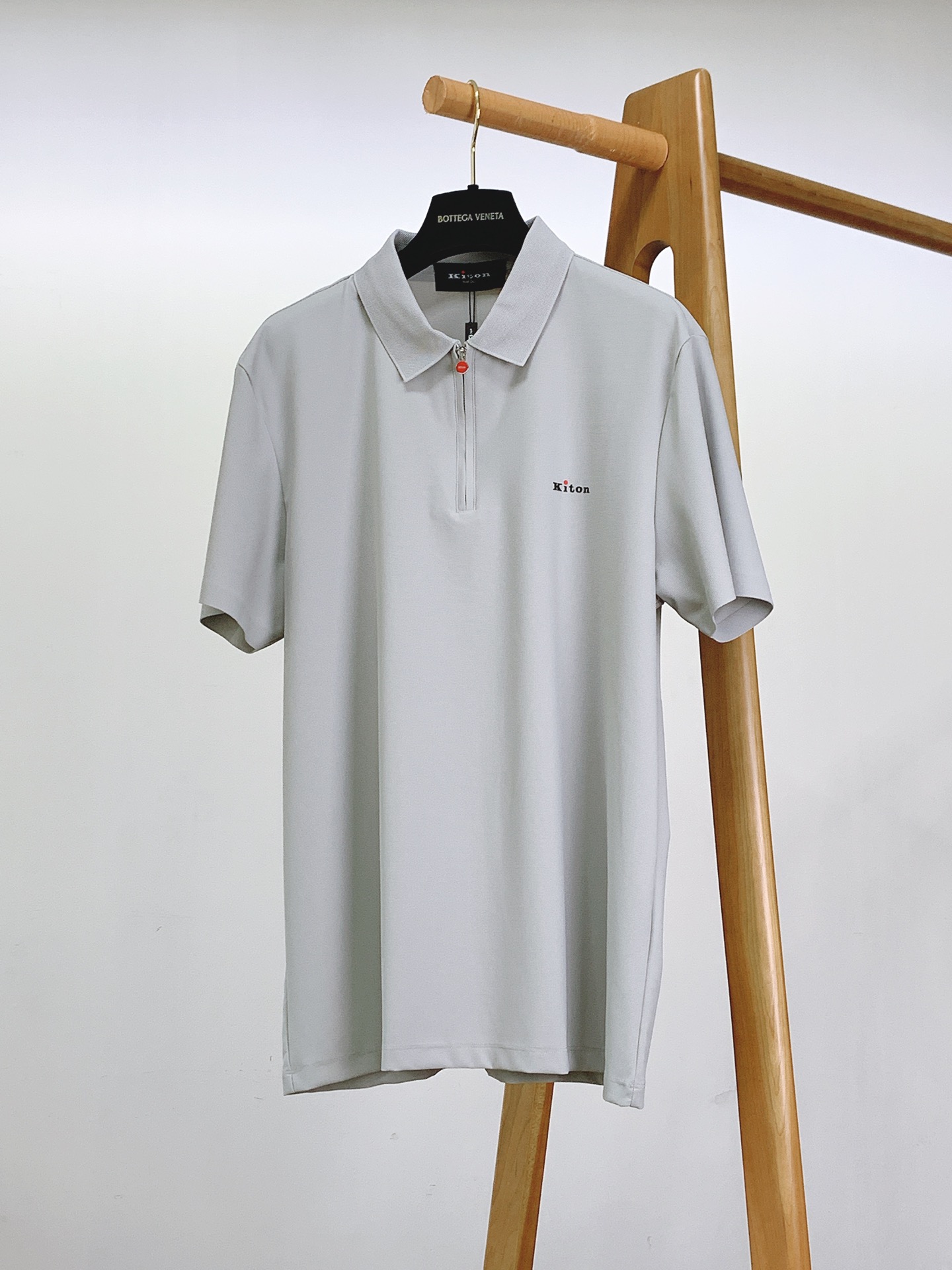 Kiton Polo à Manches Courtes Gris Clair avec Fermeture Éclair - Collection 2025