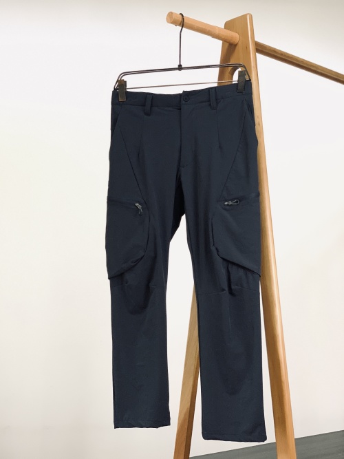 Descente Men's Casual Quick-Dry Woven Stretch Cargo Pants - Classic Style 1 Descente Men's Casual Quick-Dry Woven Stretch Cargo Pants - Classic Style
