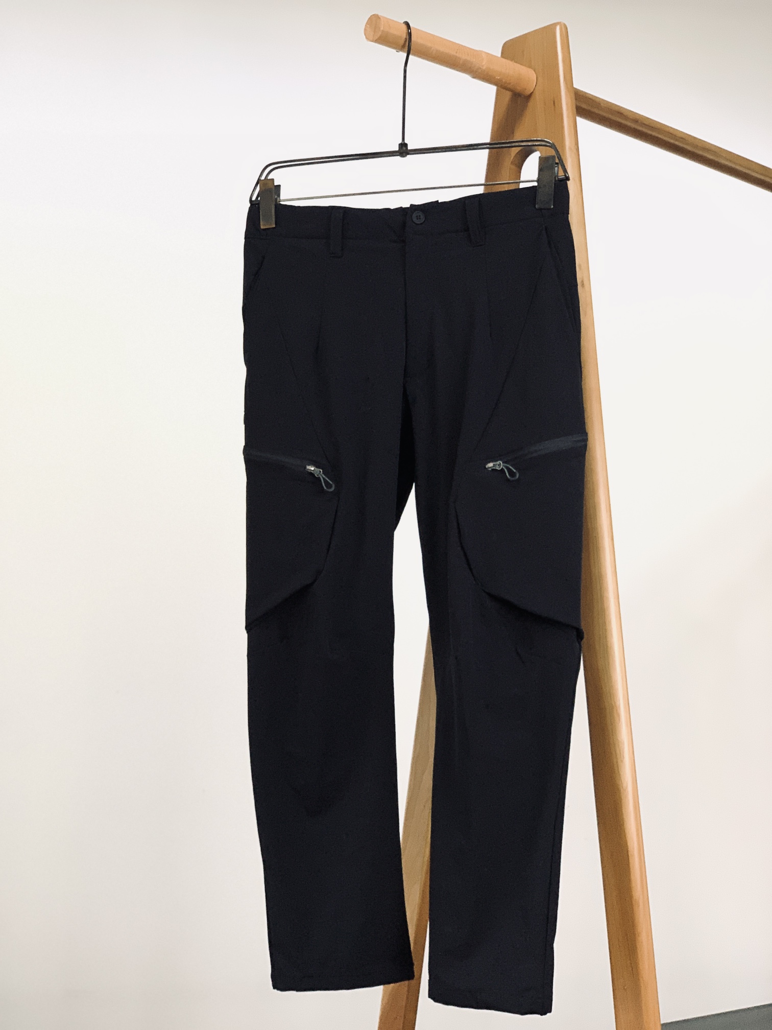 Pantalon de survêtement Descente pour homme, confort respirant et séchage rapide.