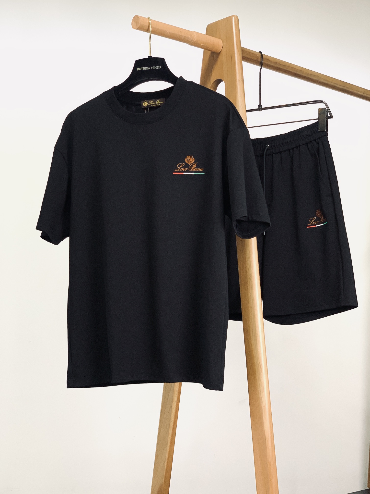 Ensemble de Sport Loro Piana Noir avec Broderie Logo, Confort et Style